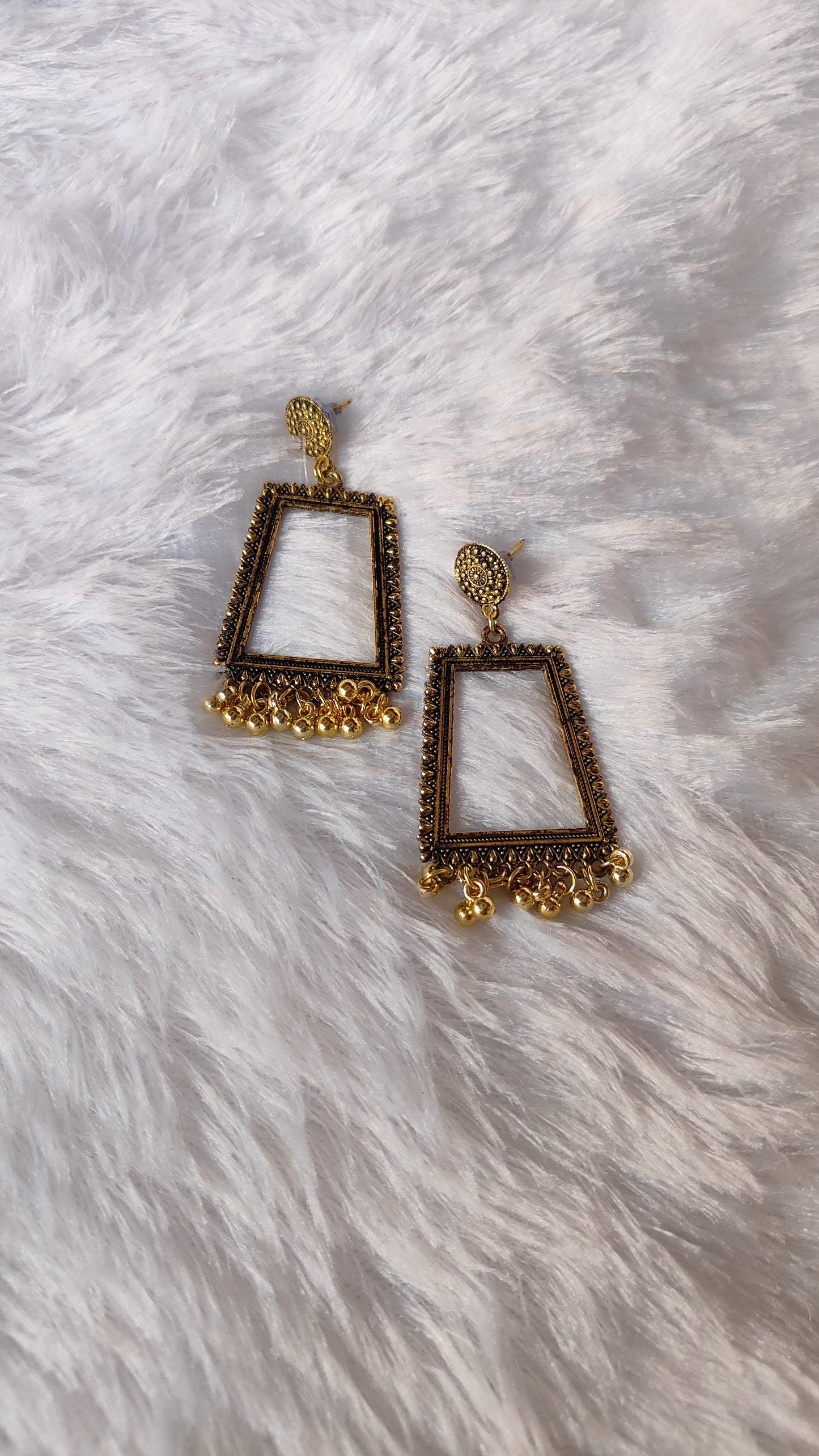 Golden Jhumka without Beads A2