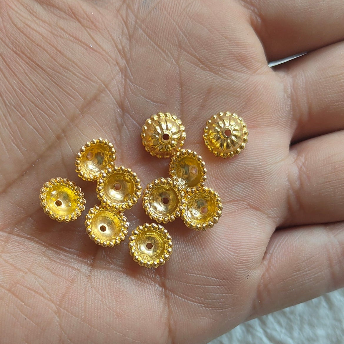 Golden Finish Flower Beads Pack of 100 - Kraft ki Dukaan