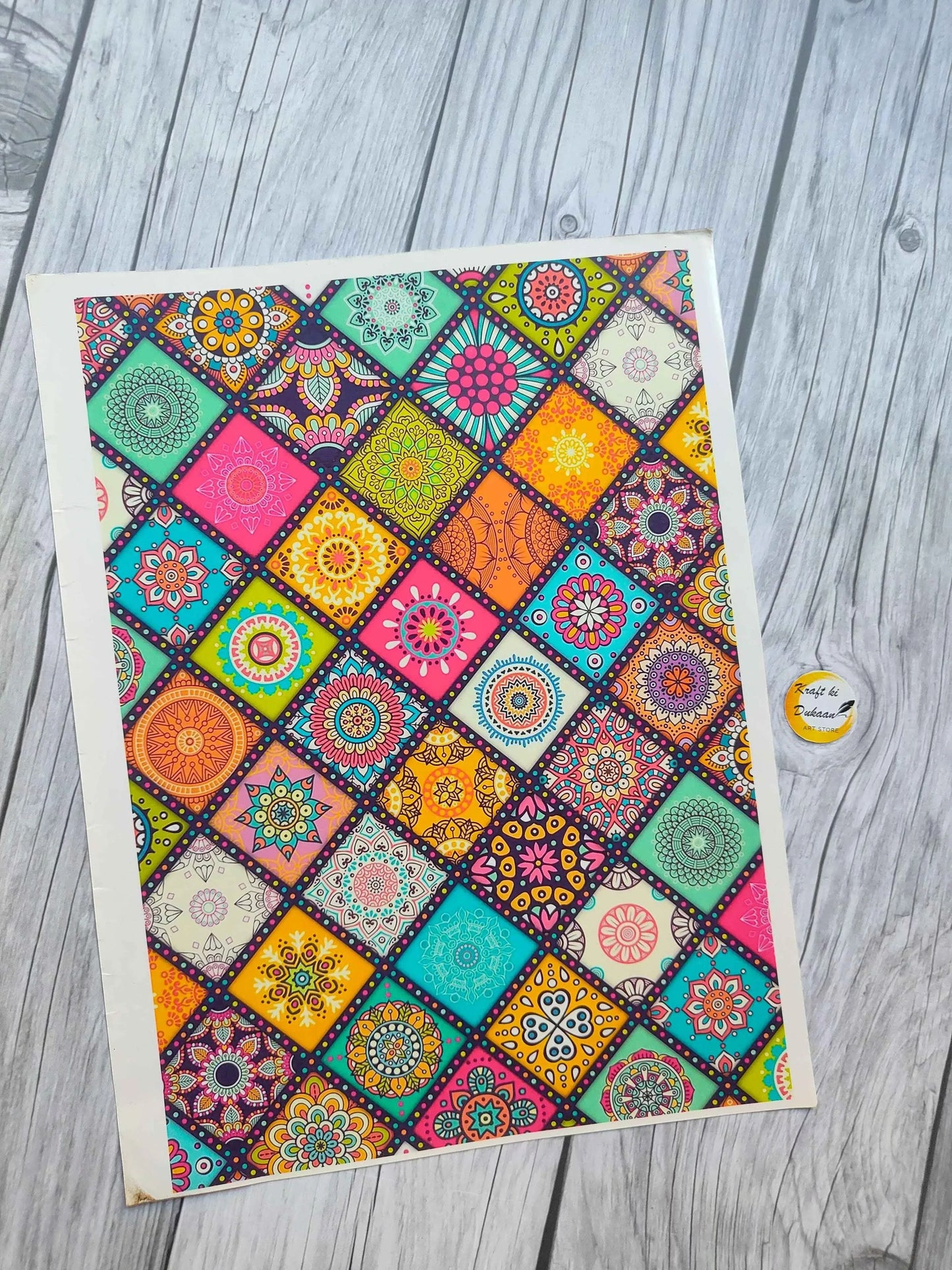A4-Farbstickerbogen mit bunten Mandala-Quadraten und Musterdesign