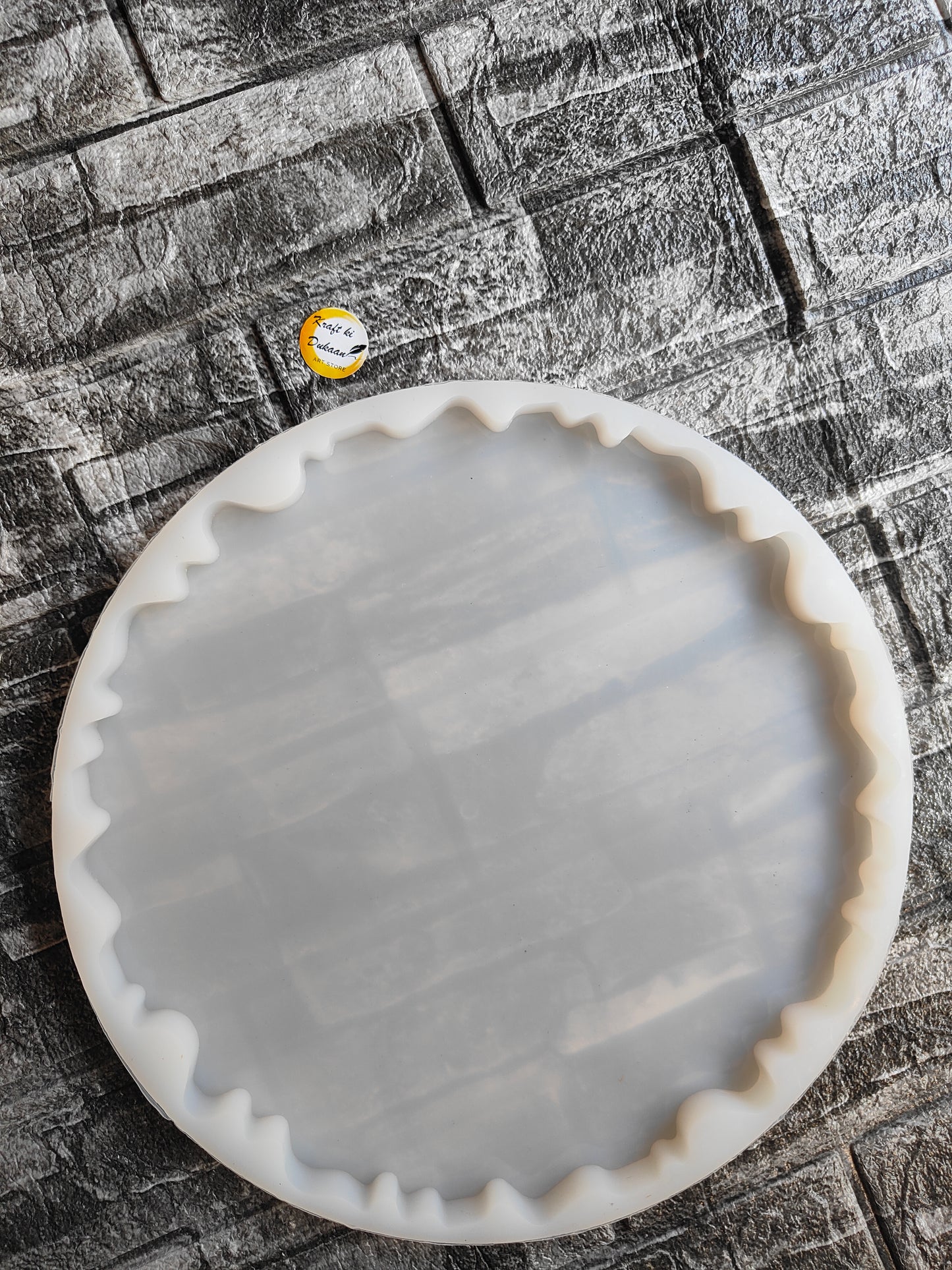 Agate round mould 12 inch with a unique wavy edge design for resin art projects