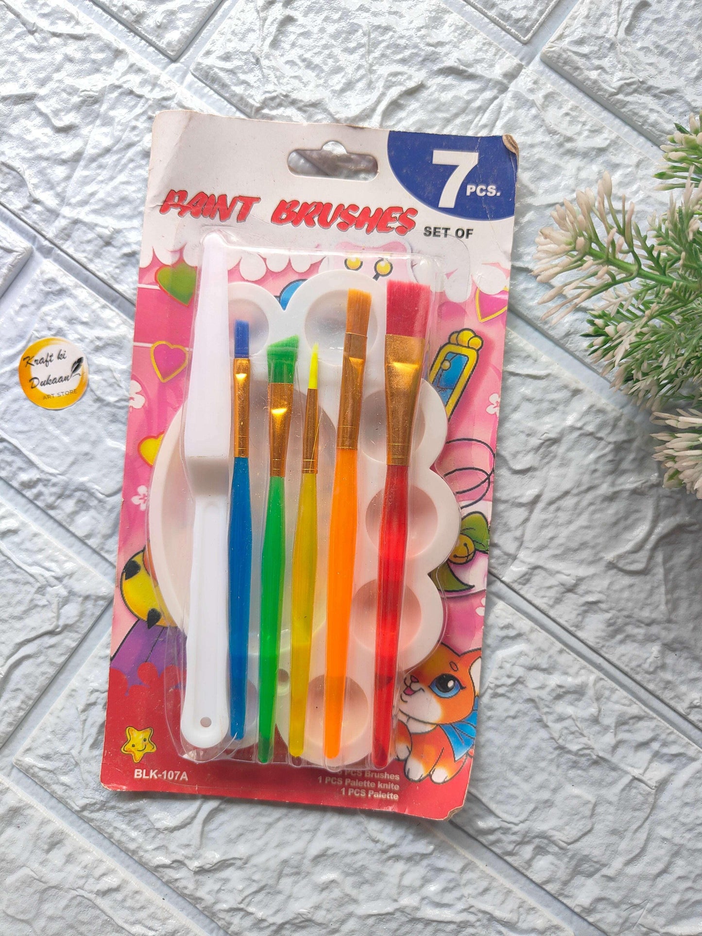 Art brush set with tray, 7 pcs—colorful handled paint brushes in blister package