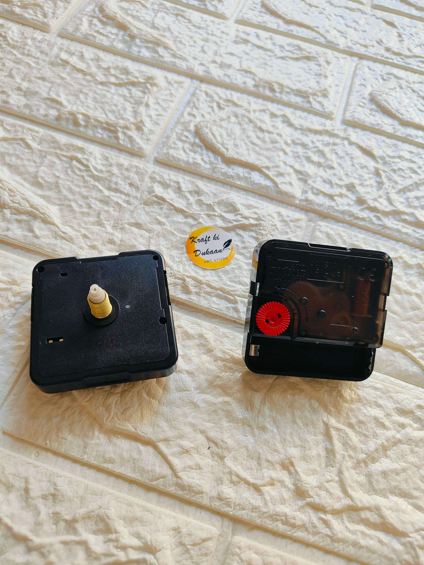 clock-machine-sweep-movement-black-battery-operated