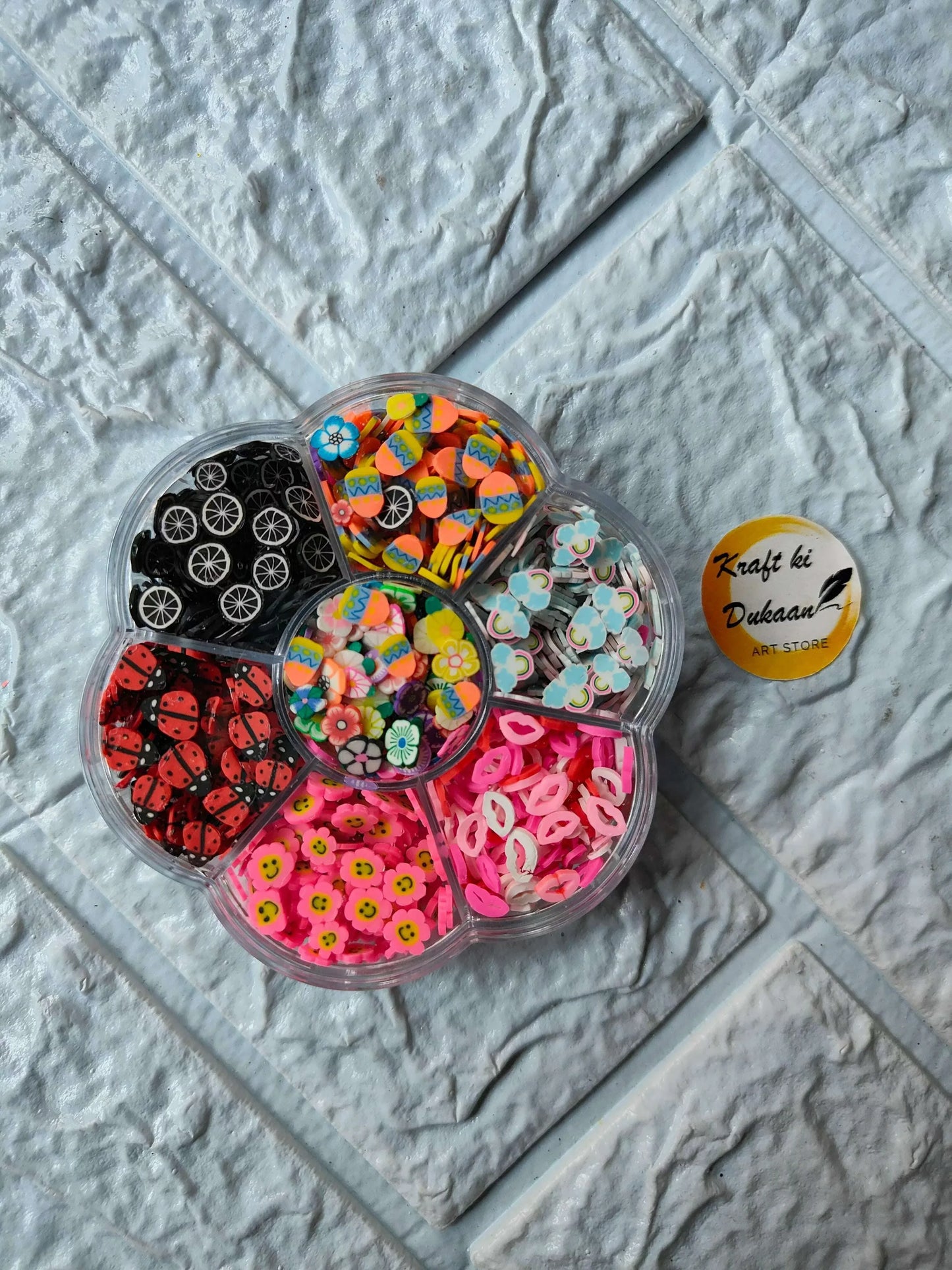 DIY Shakers Charms Box A4: rainbow, ladybug, flower and wheel mini charms in clear tray