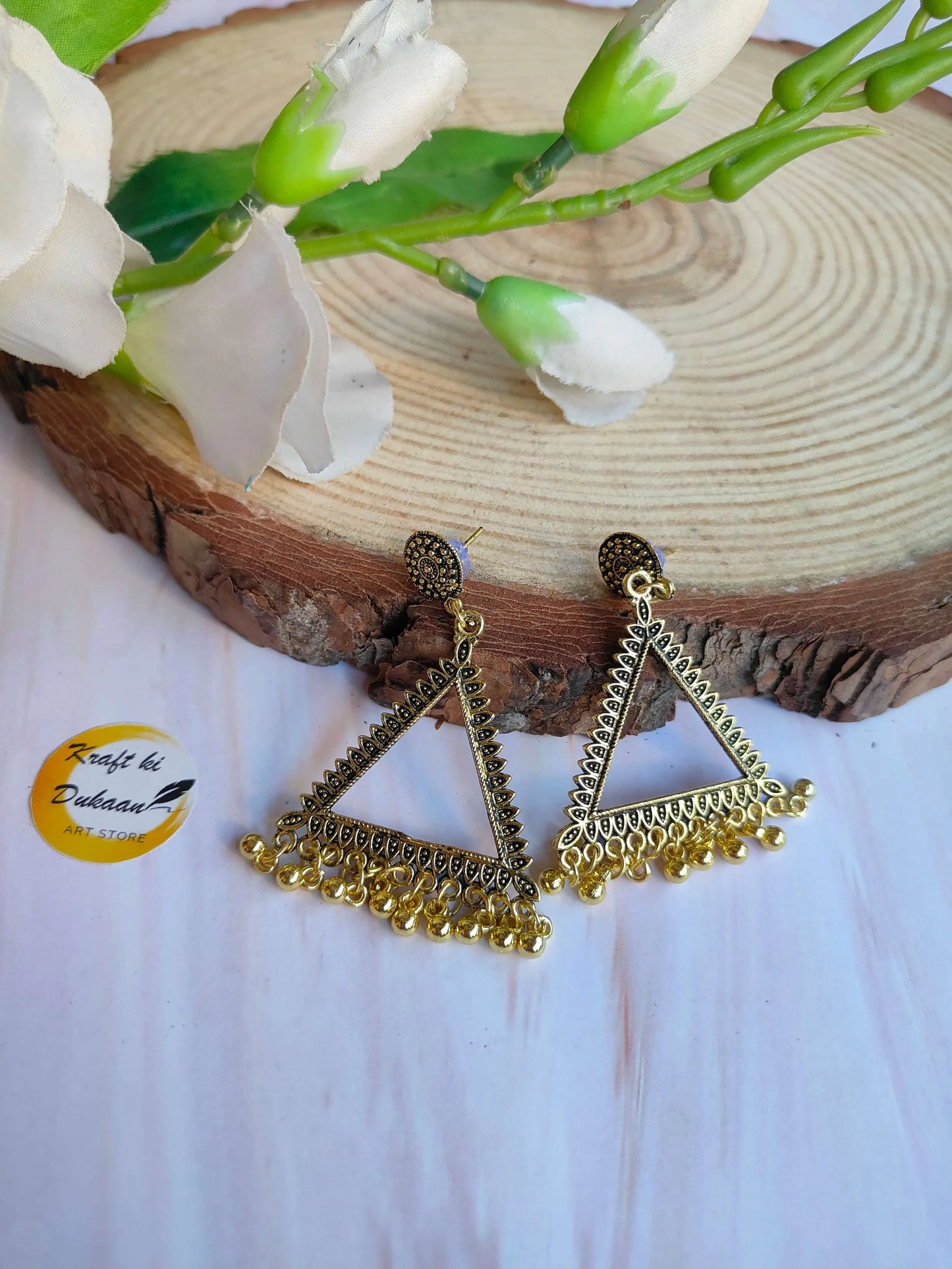 Golden Jhumka D1: gold-toned jhumka earrings with triangular filigree, no beads