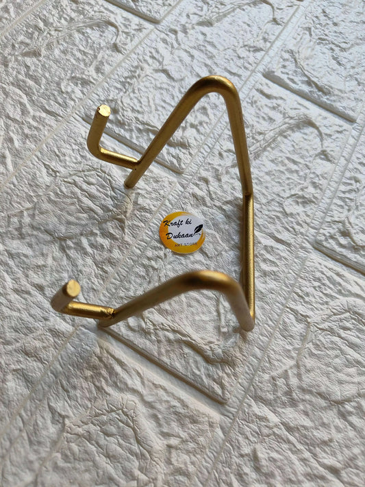 golden-metal-stand-for-art-display-angle-4