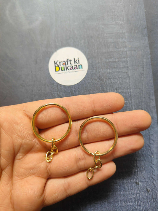 Gold round keychain ring on hand, short chain with small heart-shaped clasp