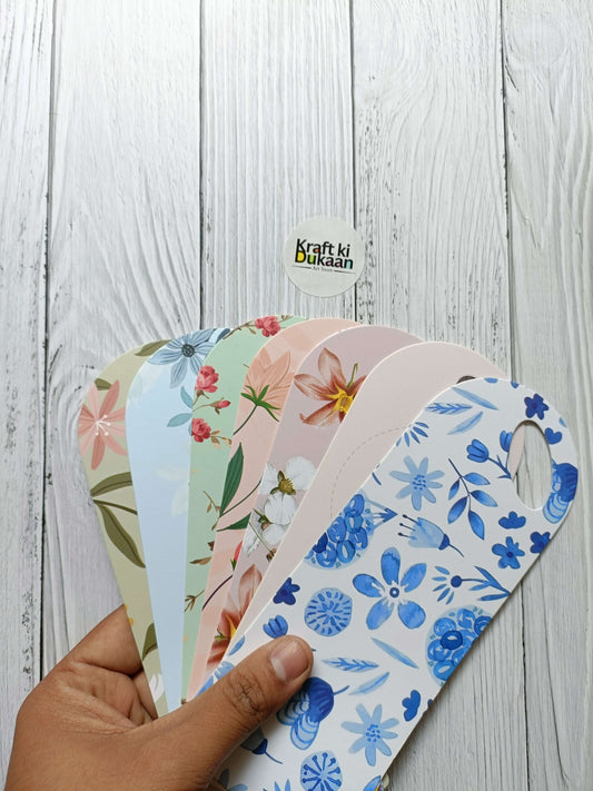 Bouquet insert display card, blue floral pattern, heart-cut handle