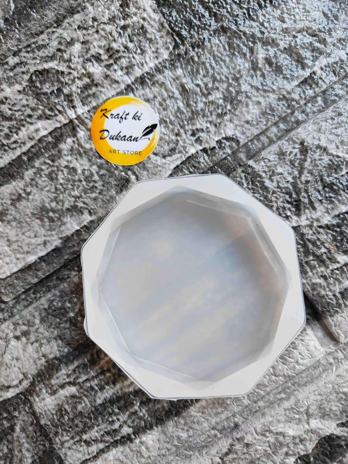 3-inch round diamond edge cut mould, white octagonal tray with faceted sides