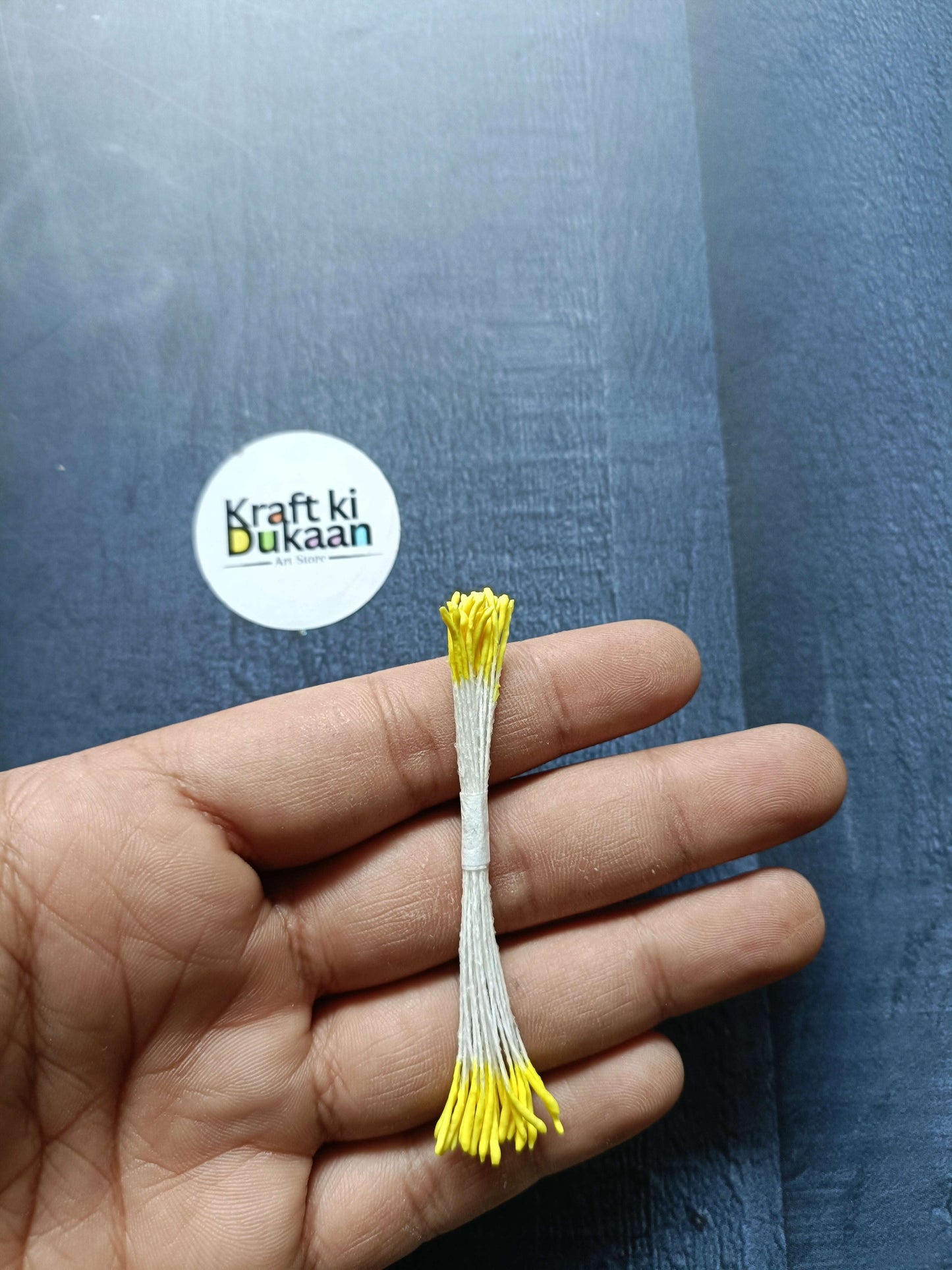 Artificial pollen bunch 7cm, white stem with bright yellow pollen tips