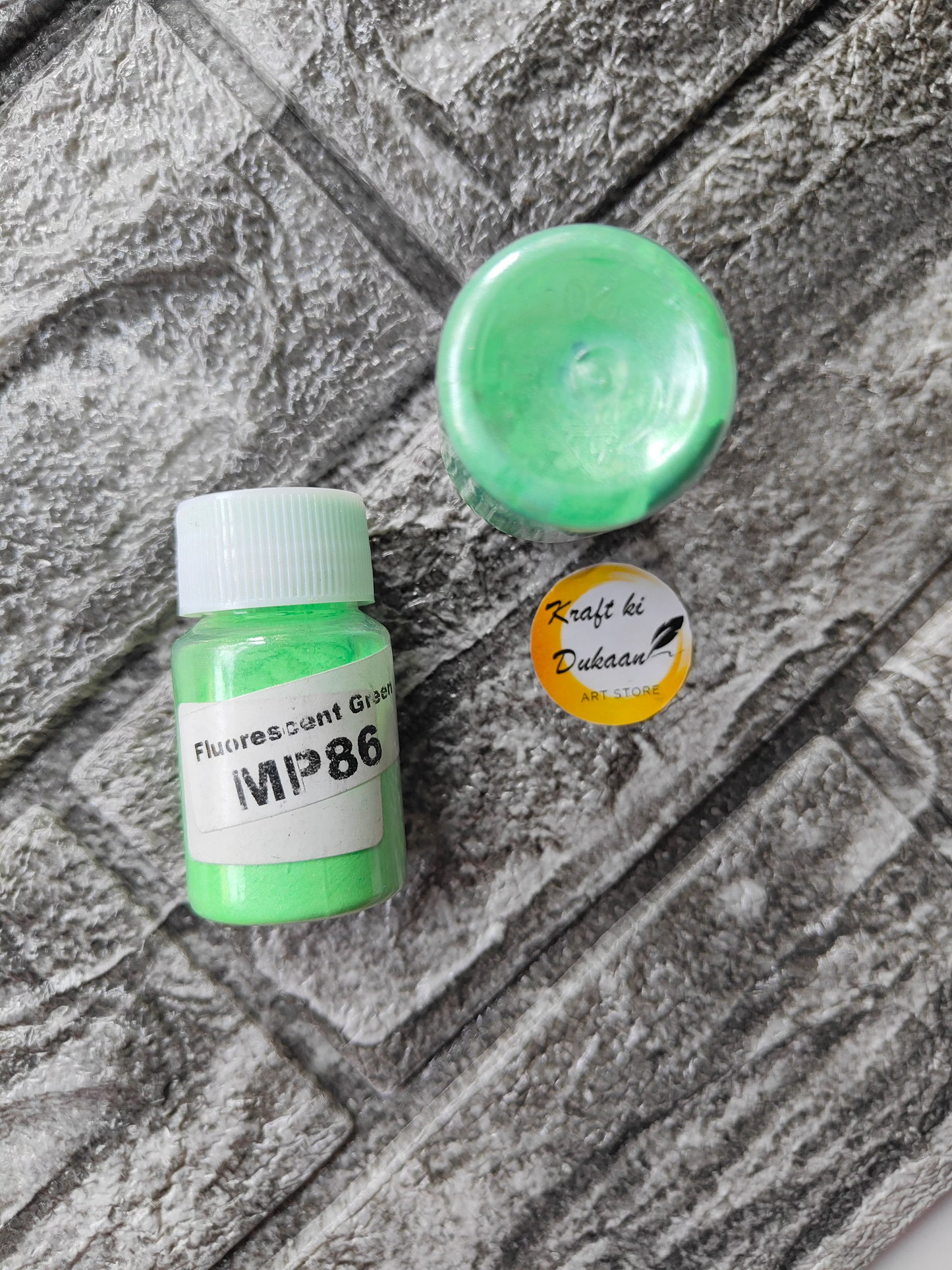 Fluorescent green mica powder for resin art in a clear container by Kraft ki Dukaan
