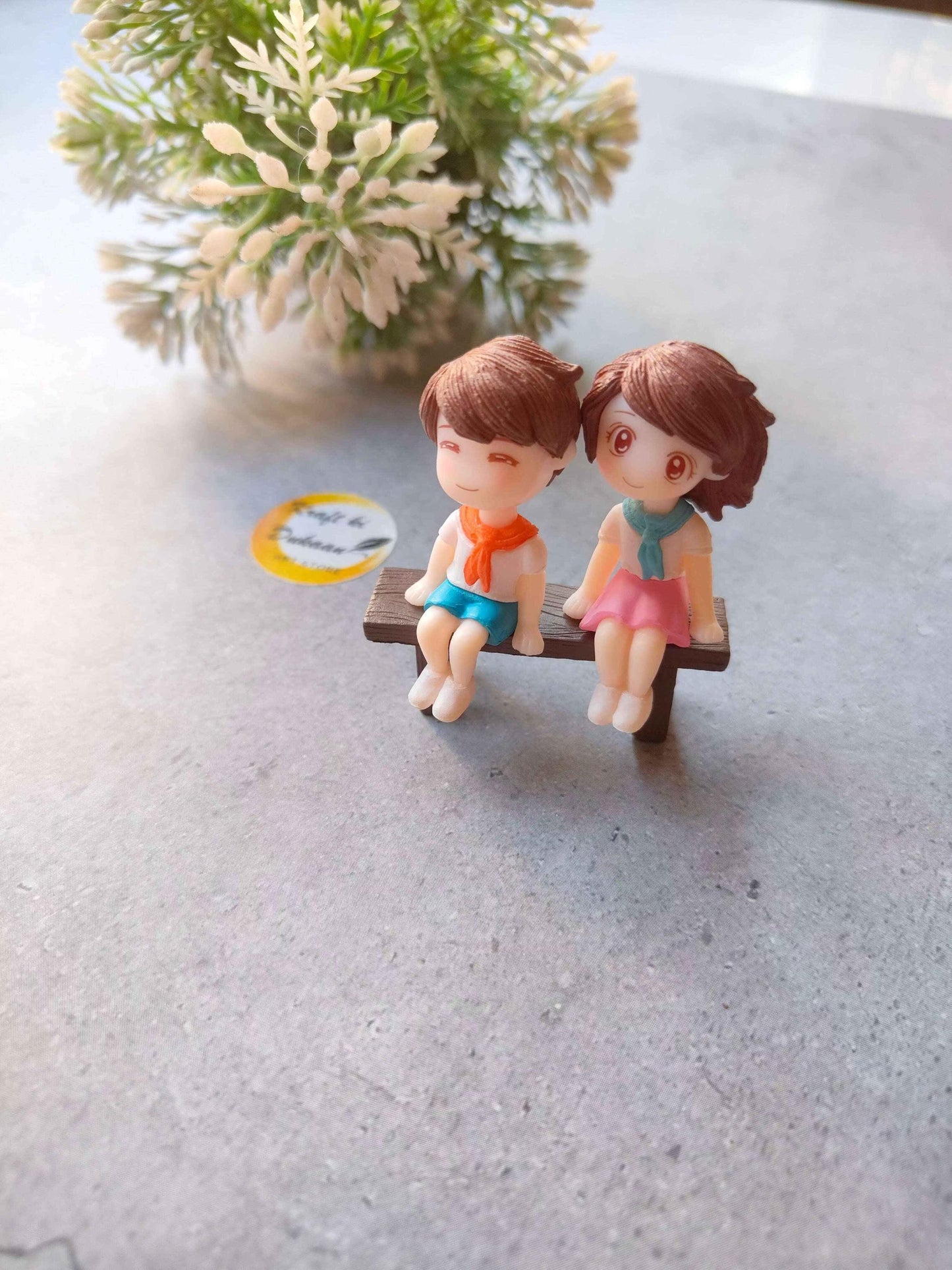 Miniature Model A5: two seated miniature figures on a small bench, casual outfits