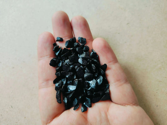 natural-black-agate-stones-handful-crushed