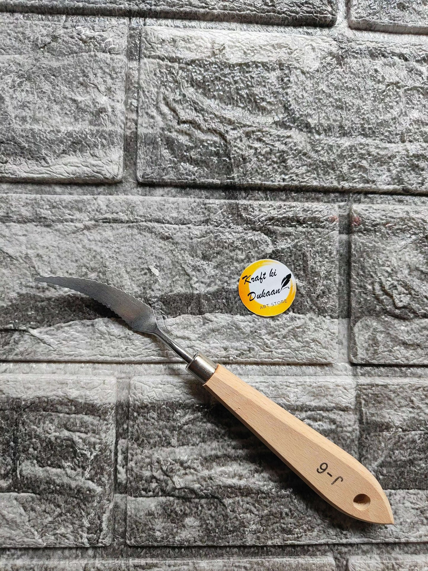 painting-knife-a8-for-artists-wooden-handle