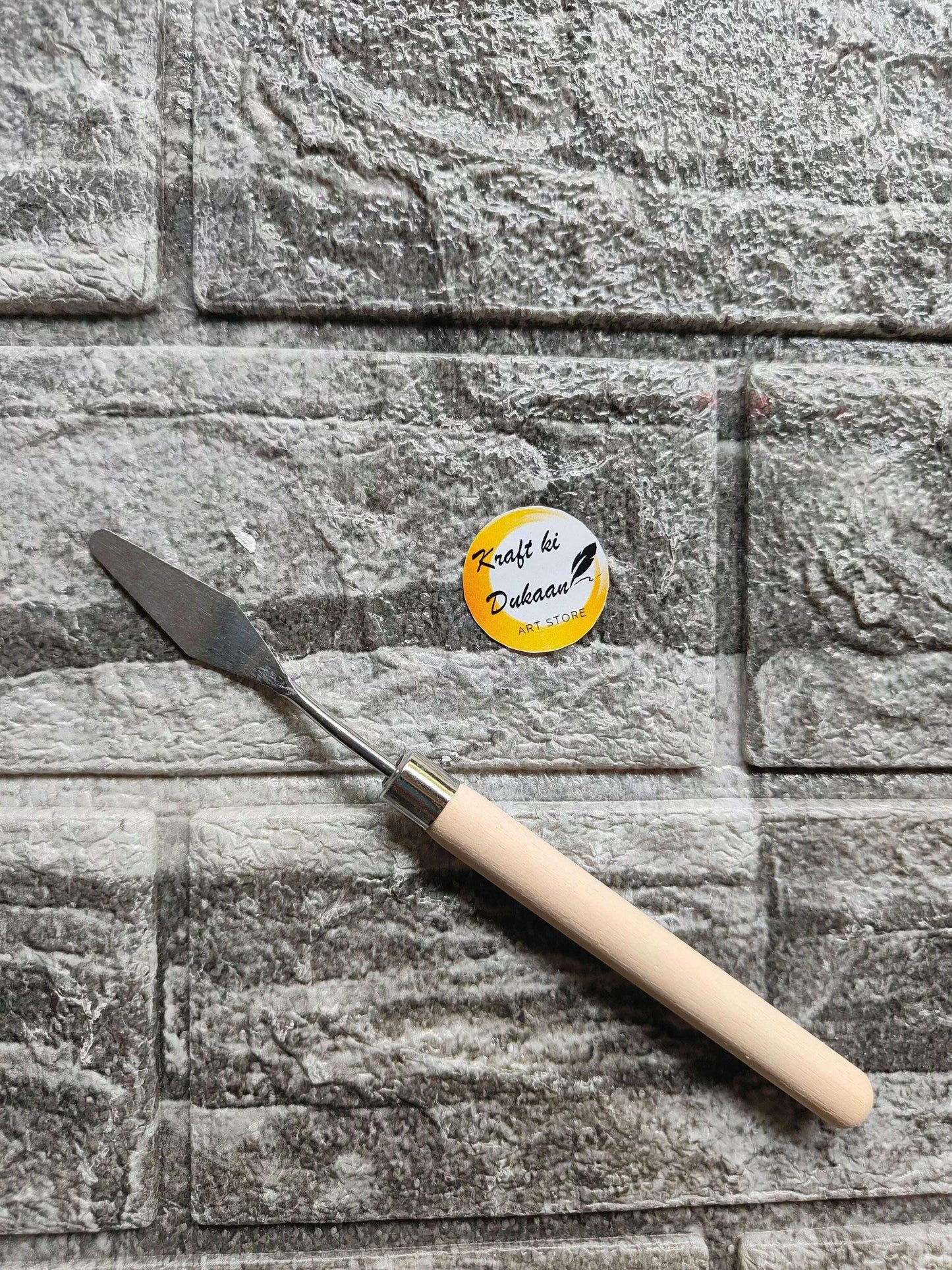 Painting knife A4 with wooden handle and metal blade