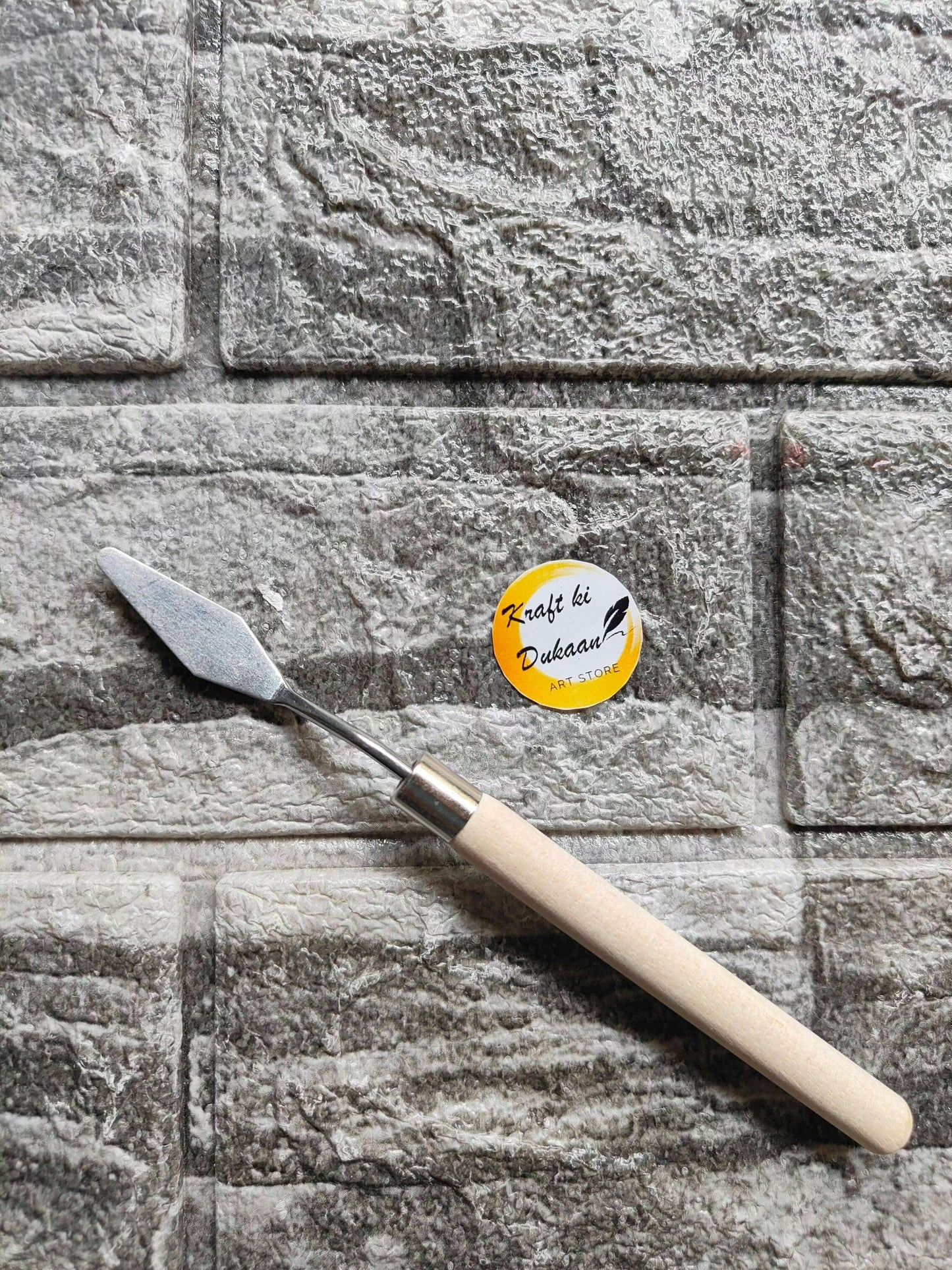 painting-knife-for-artists-metal-blade-wooden-handle