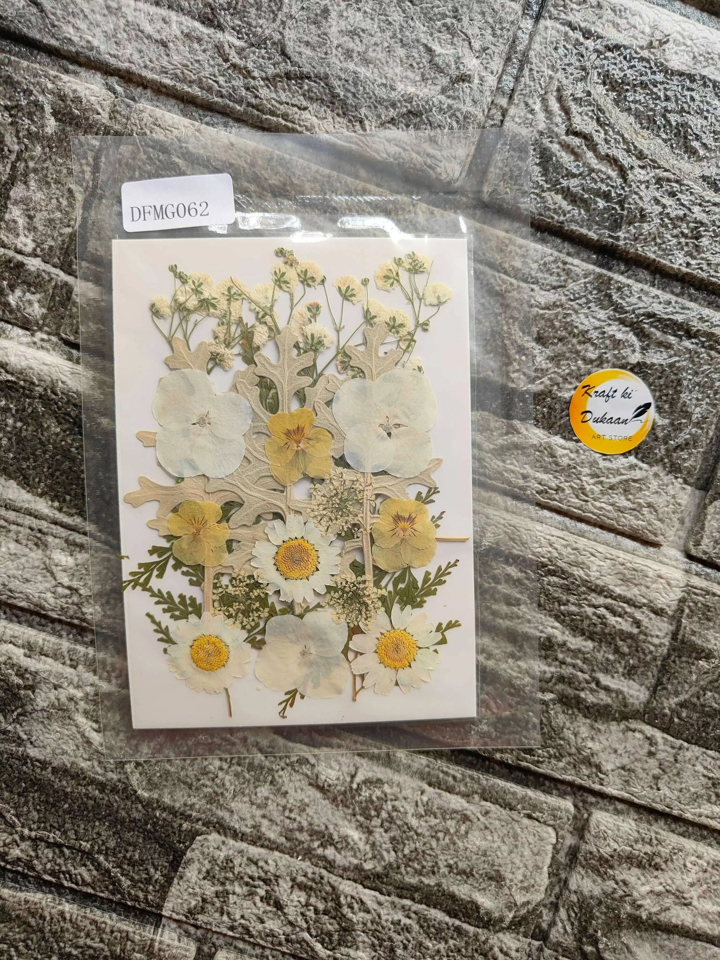 Pressed Flower Sheet Mix B6: beige and yellow pressed flowers on a sheet
