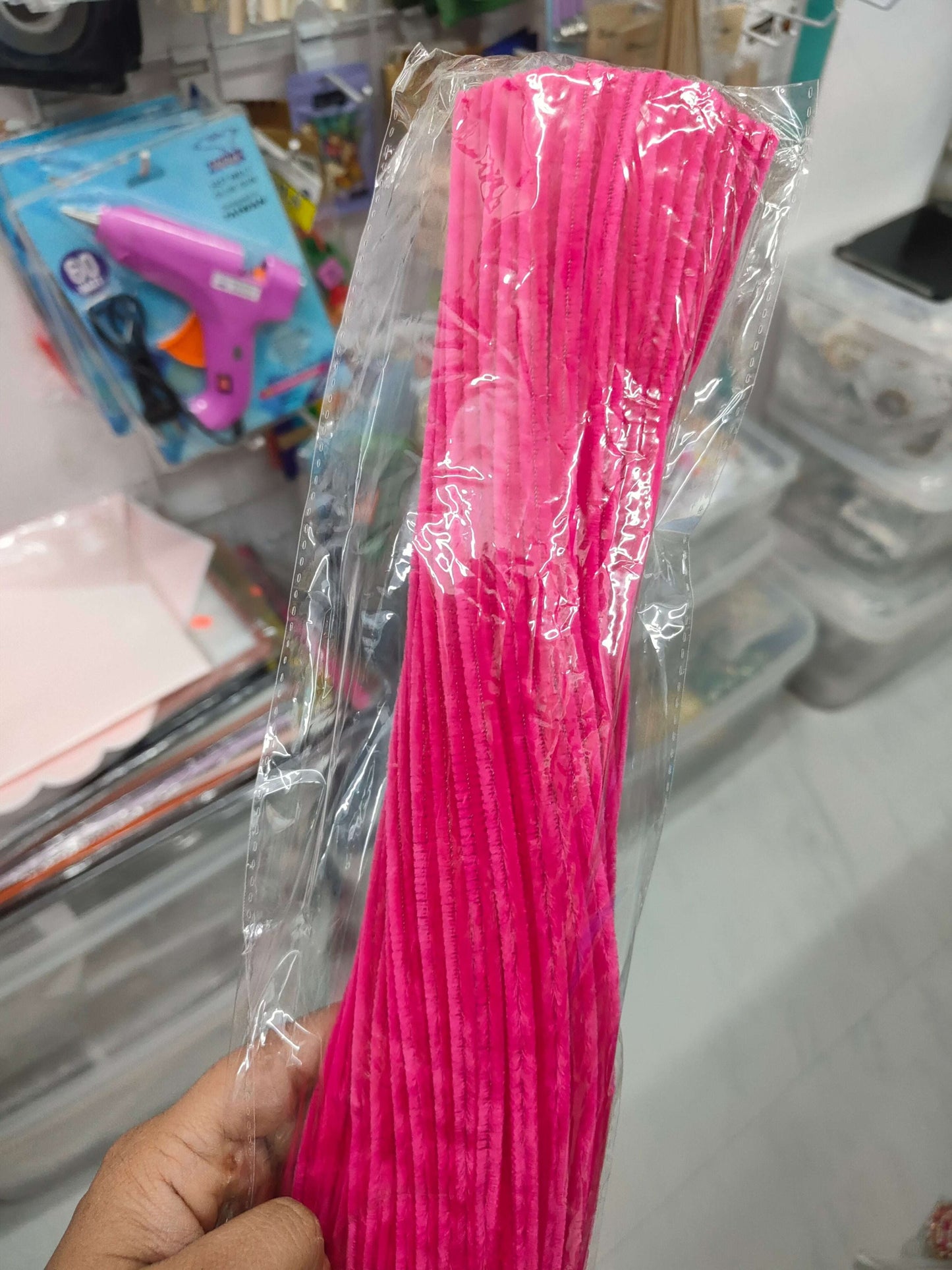 Hot pink regular pipe cleaners pack of 100, plain twisted craft stems in plastic sleeve