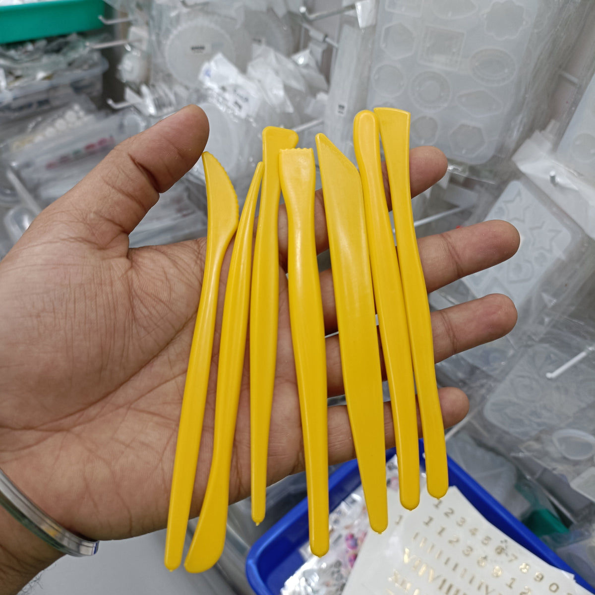 6-piece clay sculpting pottery tool set with yellow plastic sculpting tips