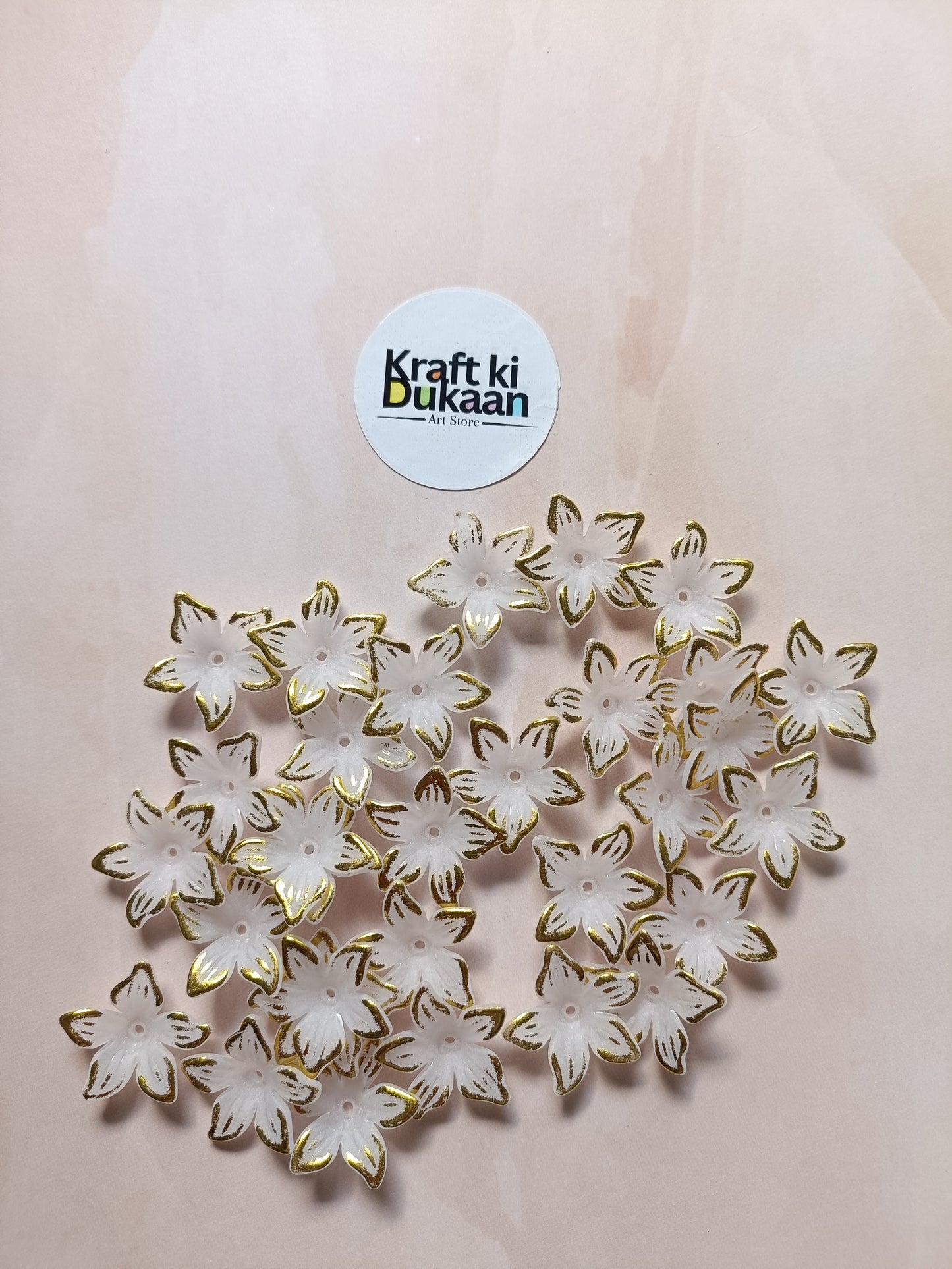 Gold and white flower beads, 50-piece pack arranged in a circle