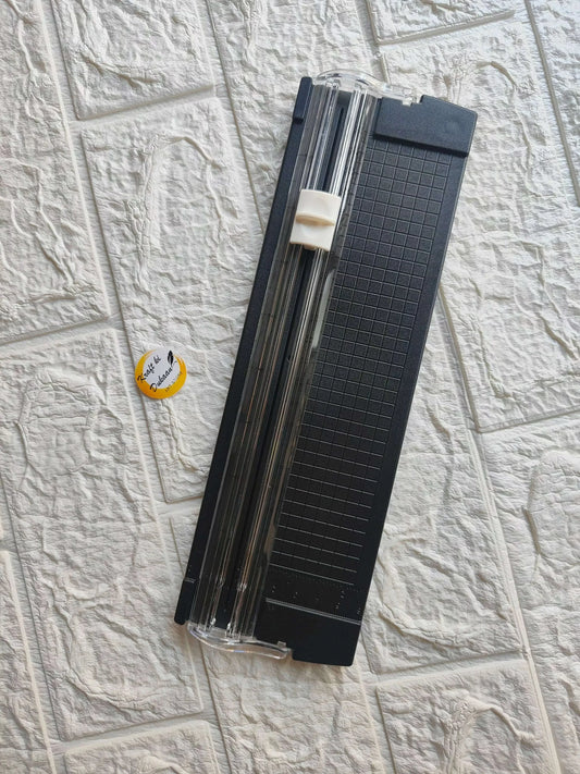 small-paper-cutter-trimmer-black-plastic-compact