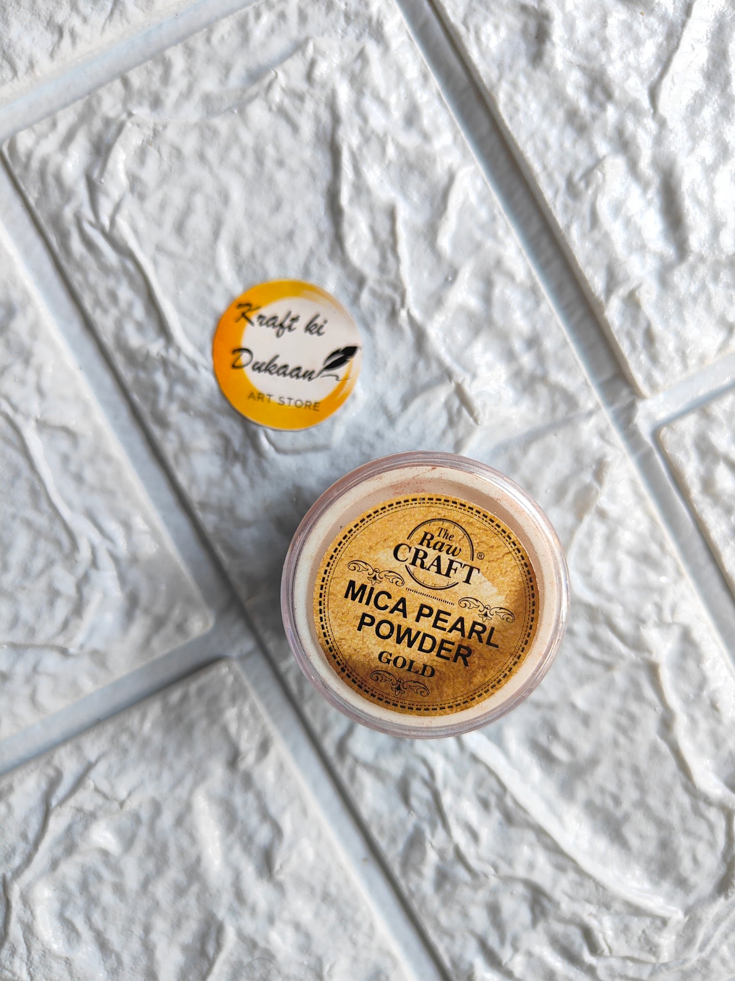 Kraft ki Dukaan MICA pearl powder for resin in a clear jar with a gold label