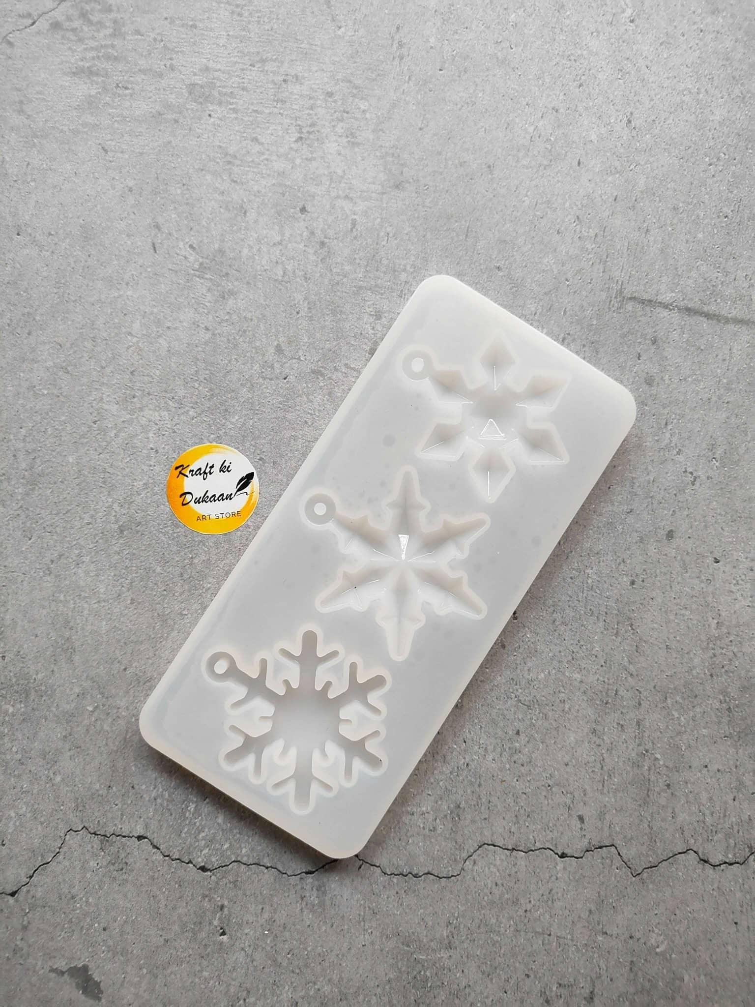 3 Cavity Christmas mould: silicone tray with three embossed snowflakes, different sizes