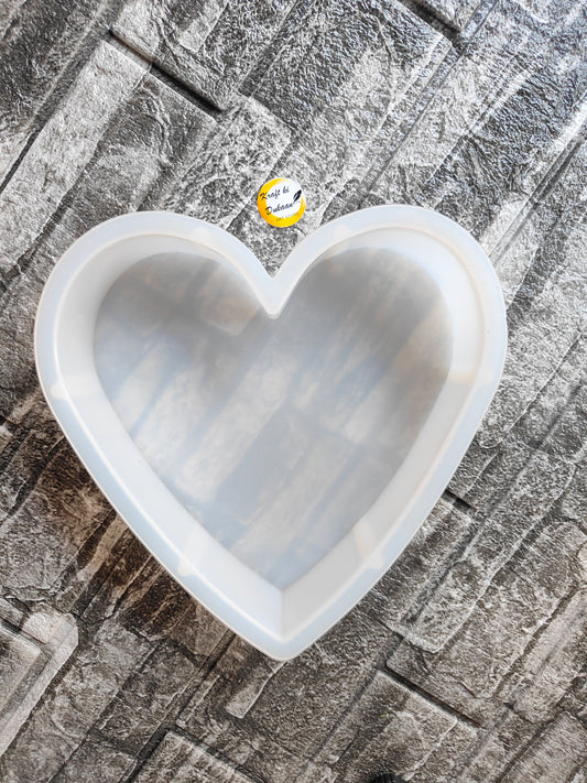 8 inch deep heart mould for resin, ideal for crafting beautiful heart-shaped creations