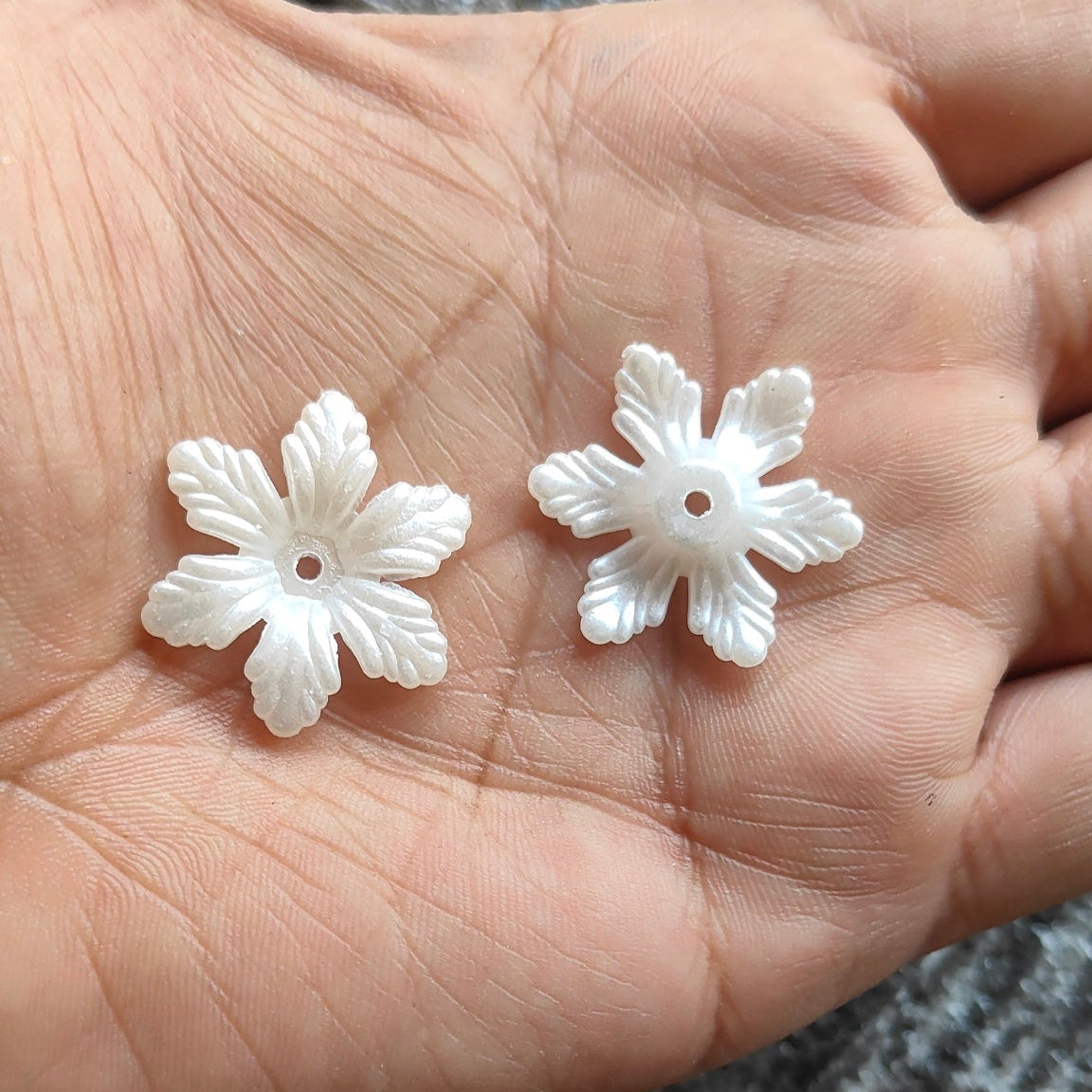 White Flower Beads Pack of 50 - Kraft ki Dukaan
