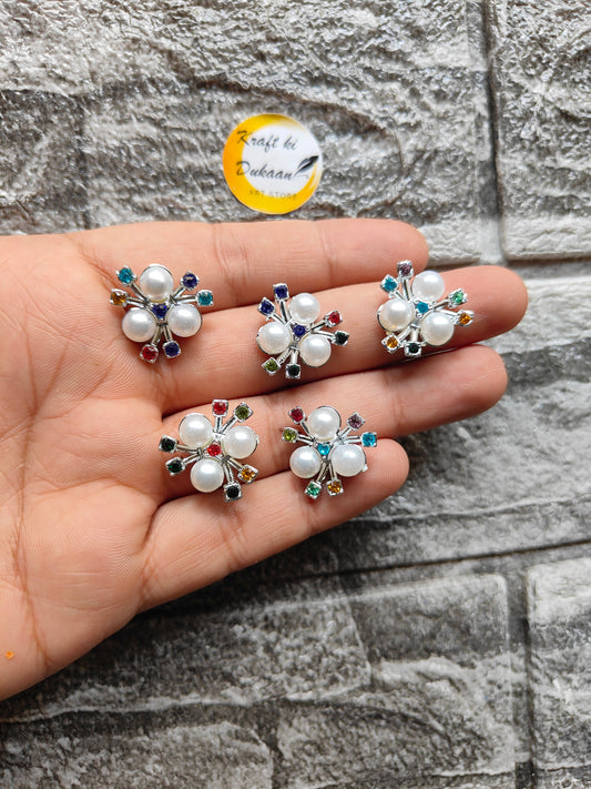 Silver Pearl Flower Multi Diamond Beads Pack of 50 - Kraft ki Dukaan