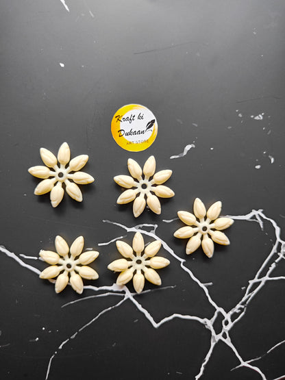 White Flower Design Beads Pack of 25 - Kraft ki Dukaan