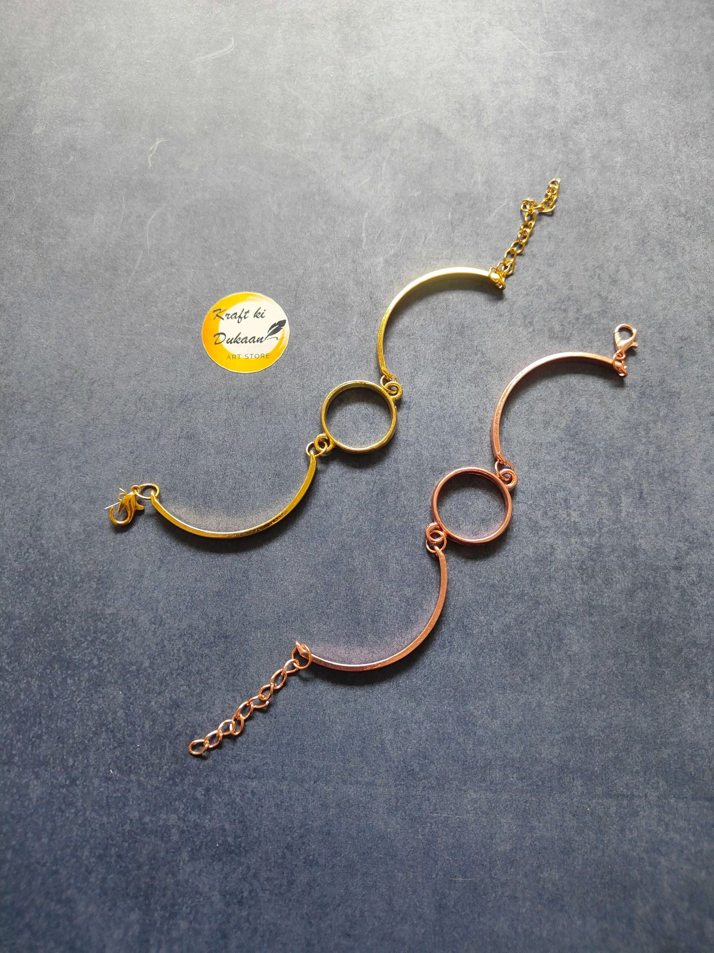 Metal round bracelet with circular links, gold and rose-gold tone chain and clasp