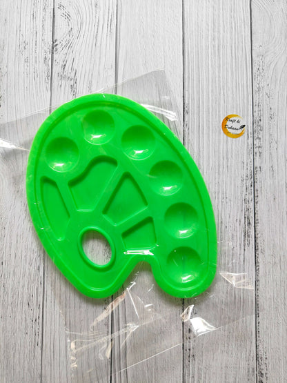 Colour mixing palette tray in bright green, oval shape with paint wells