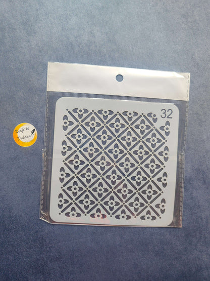 Stencil con patrón geométrico tipo diamantes, número 32