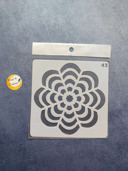 Stencil con flor estilo trébol en capas, número 43