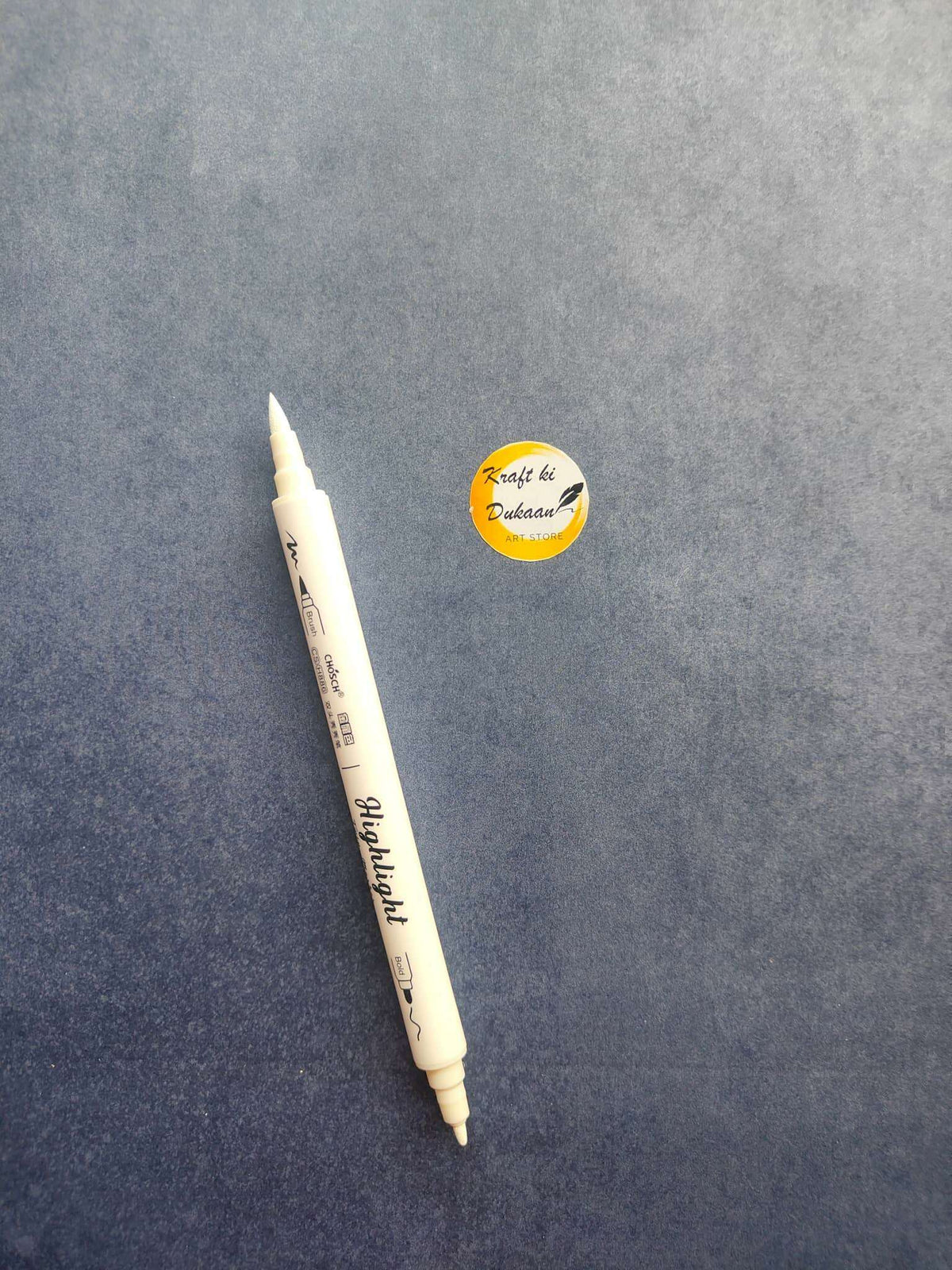 White metallic twin-tip marker with pointed ends