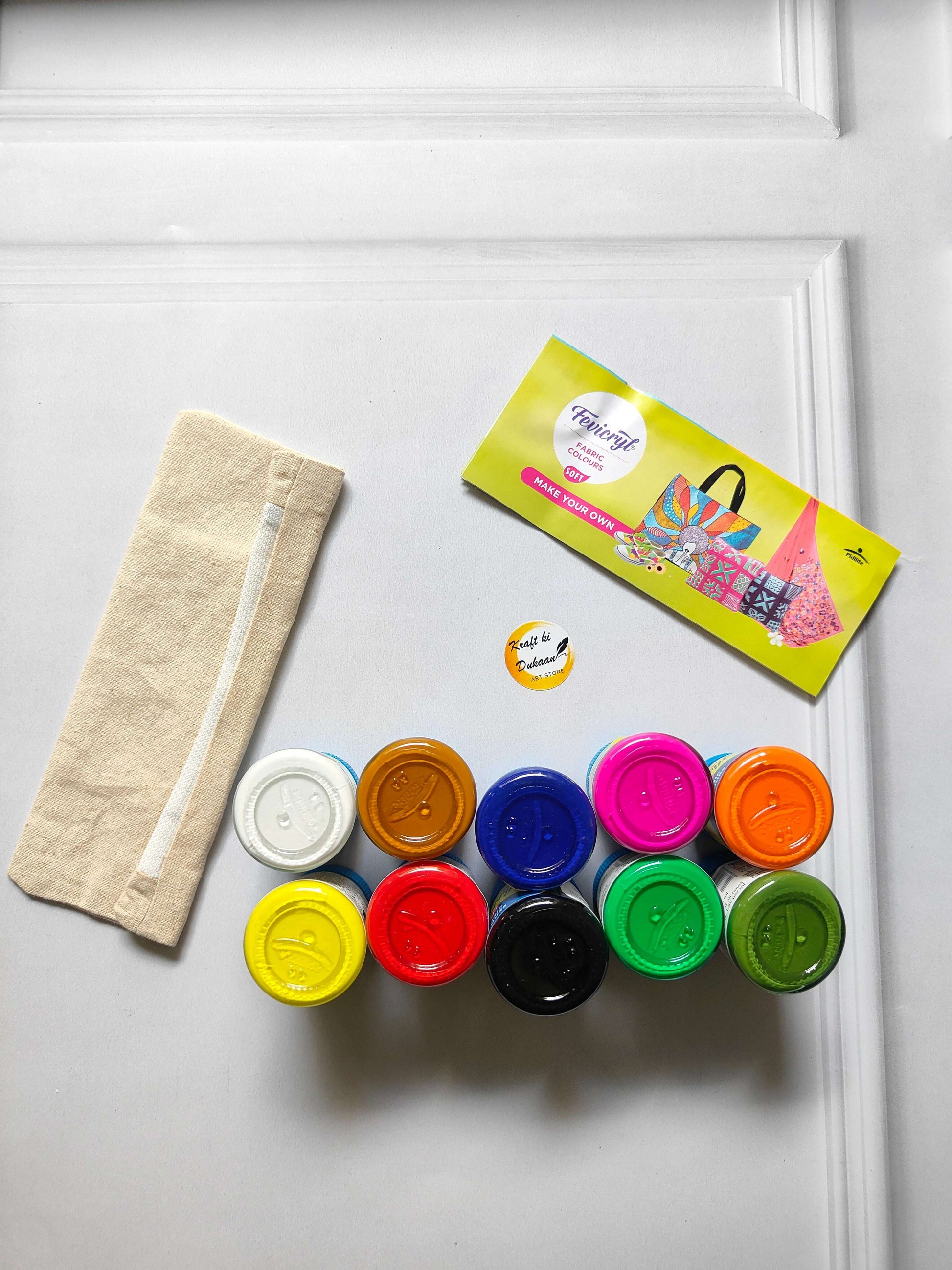 Fabric colours kit: beige fabric pouch and 10 paint bottles with colored caps