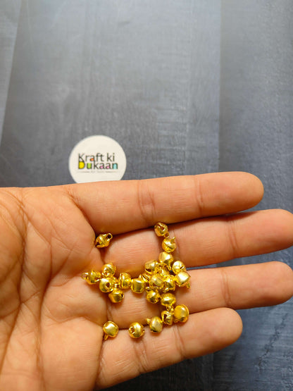 Ghunghroo 50GM pack: sone jaise mini ghunghroo, hatheli me