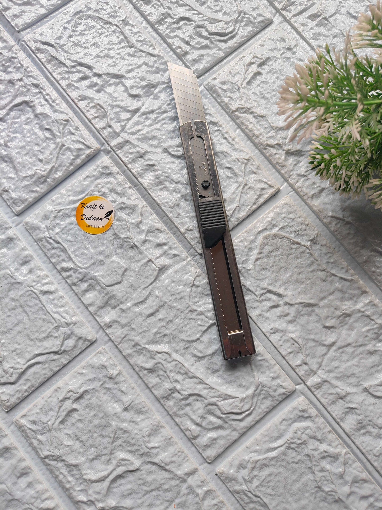 art-paper-cutter-knife-metal-blade-ergonomic-design