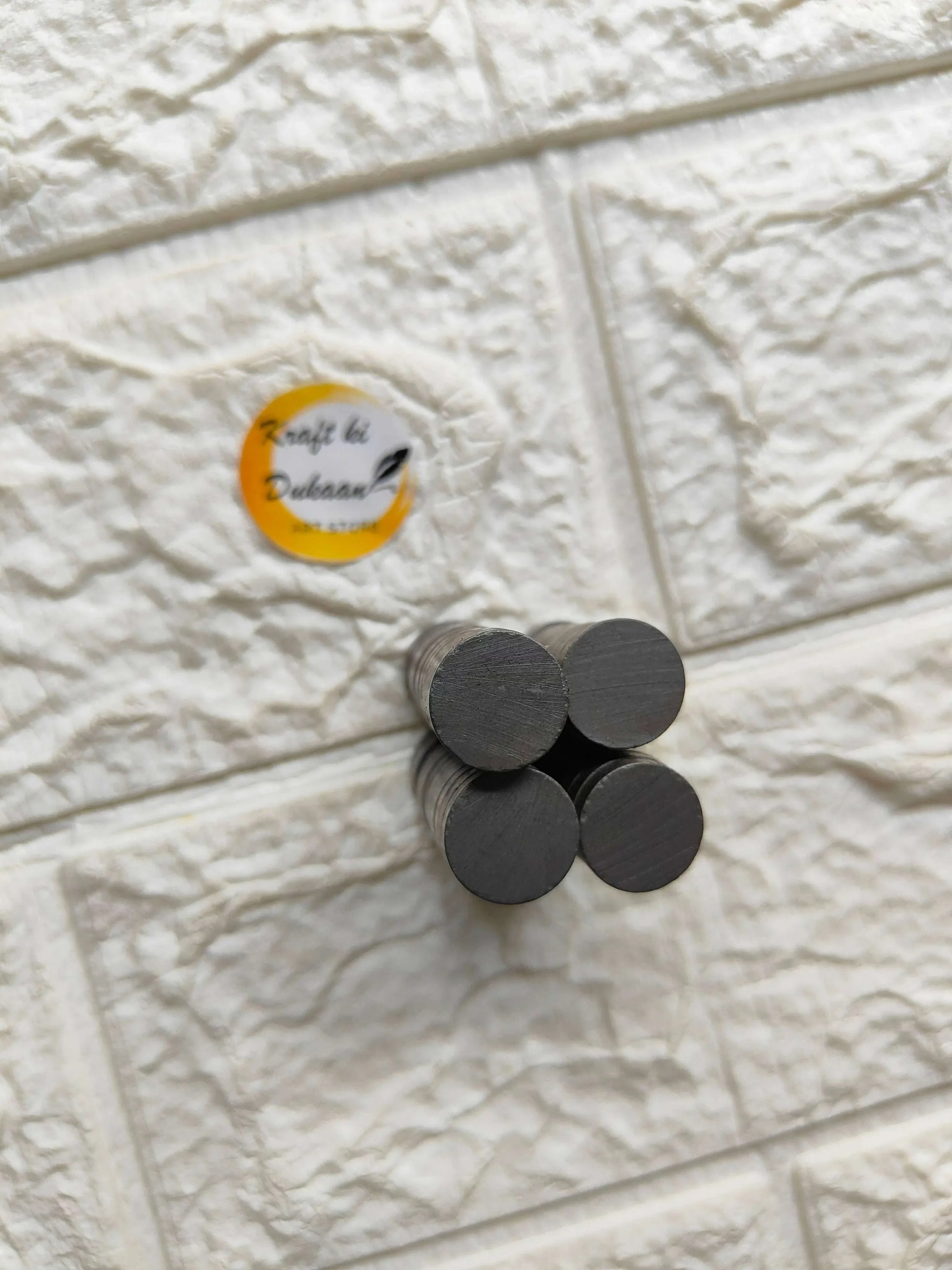 Loose black round magnets, 15mm diameter x 3mm thickness, small disc shapes
