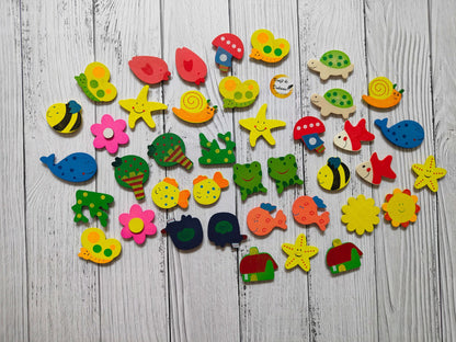 Assorted cartoon magnets set with fish, starfish, flowers, turtles and more