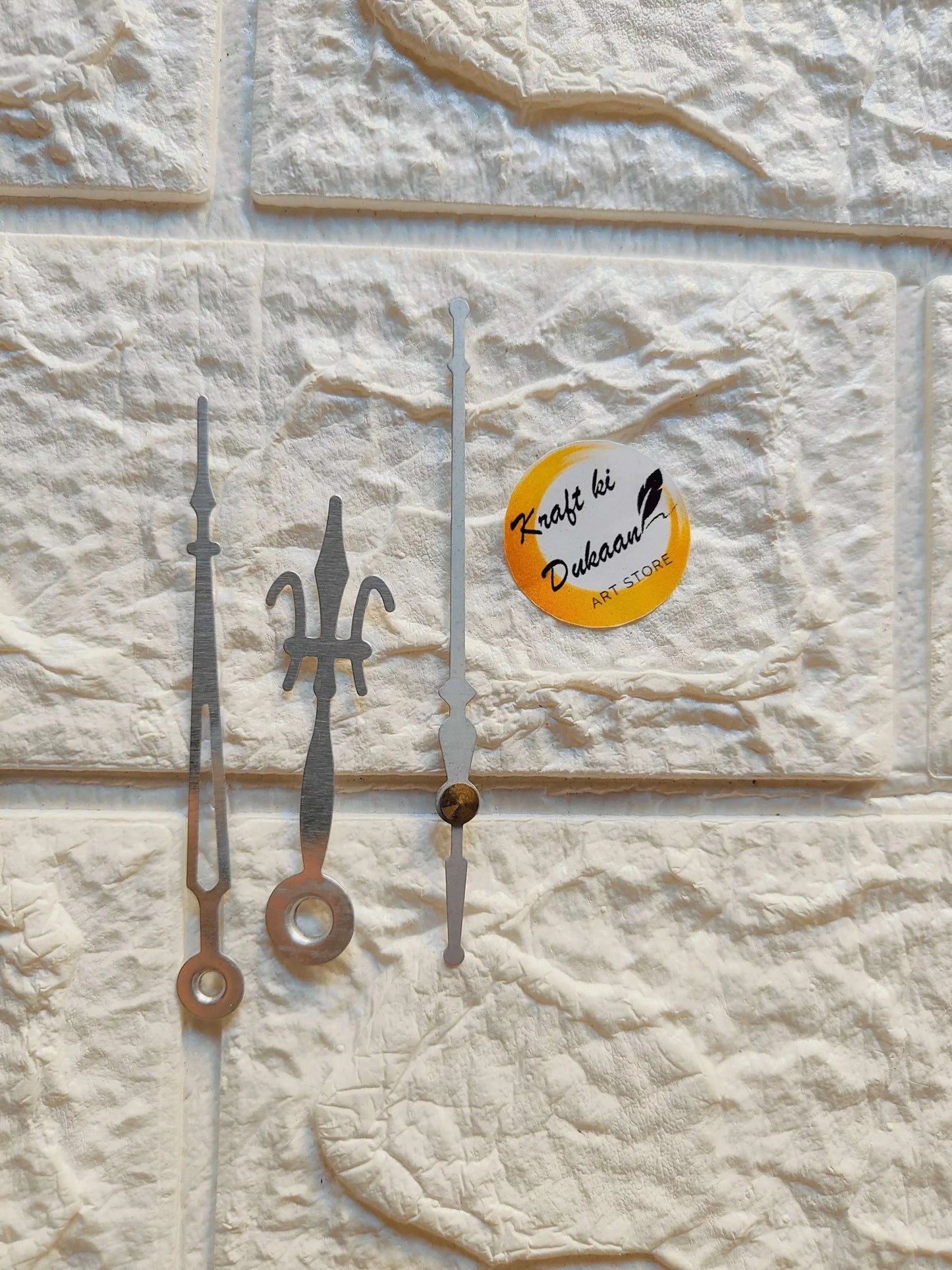 Clock Hands Metal A1 in silver metal, three clock hands with round center mount