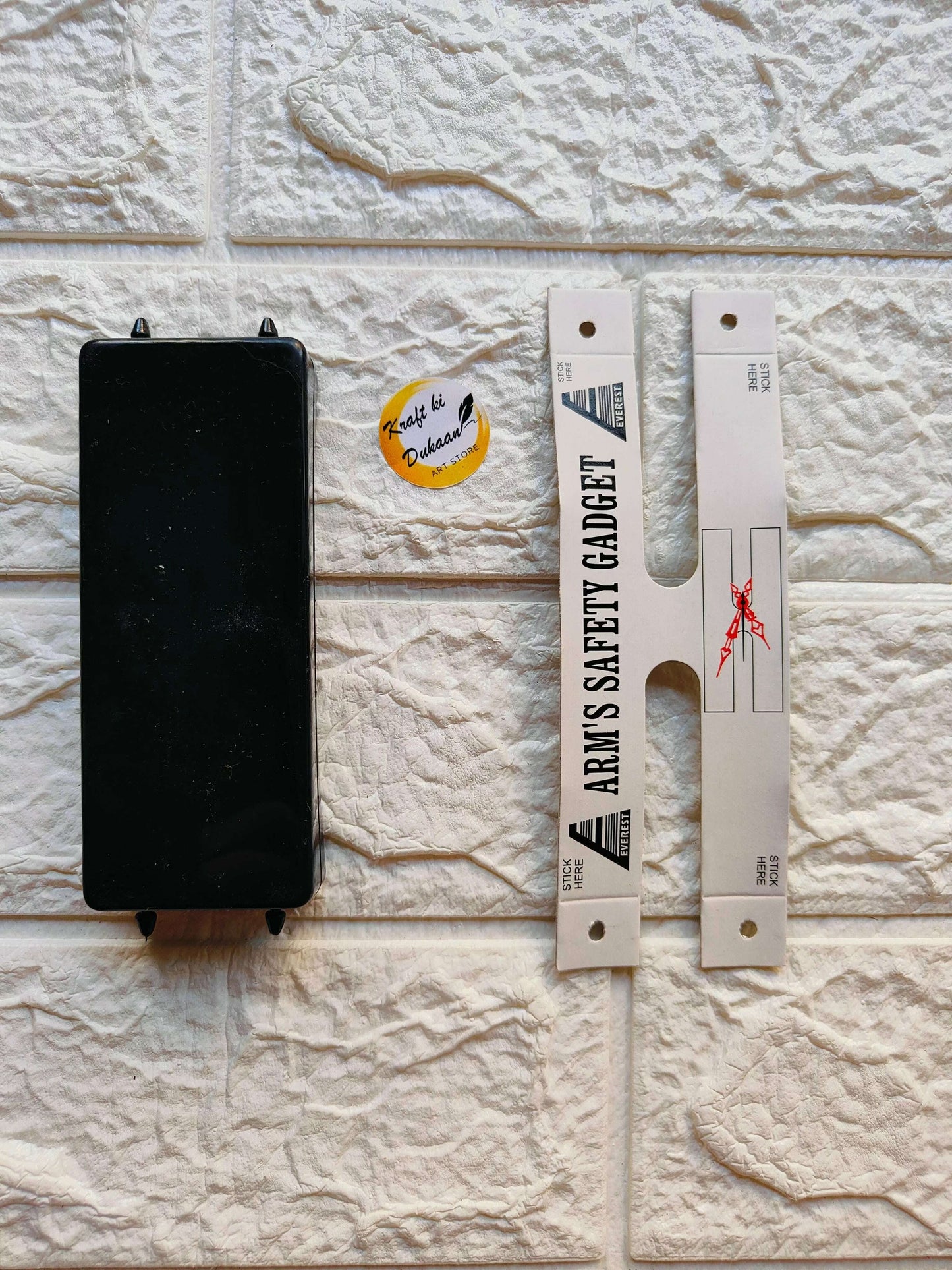 clock-hands-safety-gadget-black-holder-safety-measure