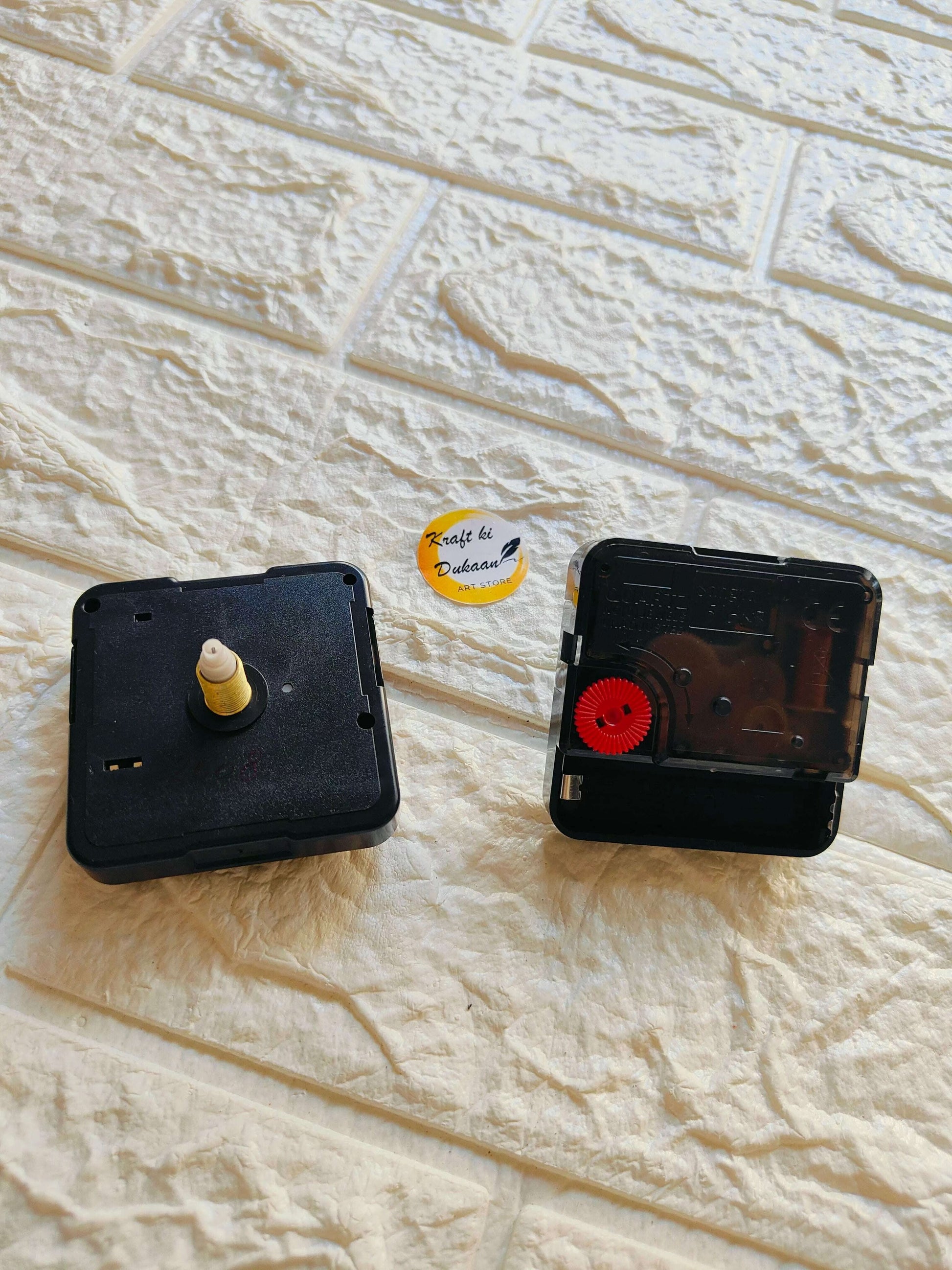 clock-machine-sweep-movement-black-battery-operated