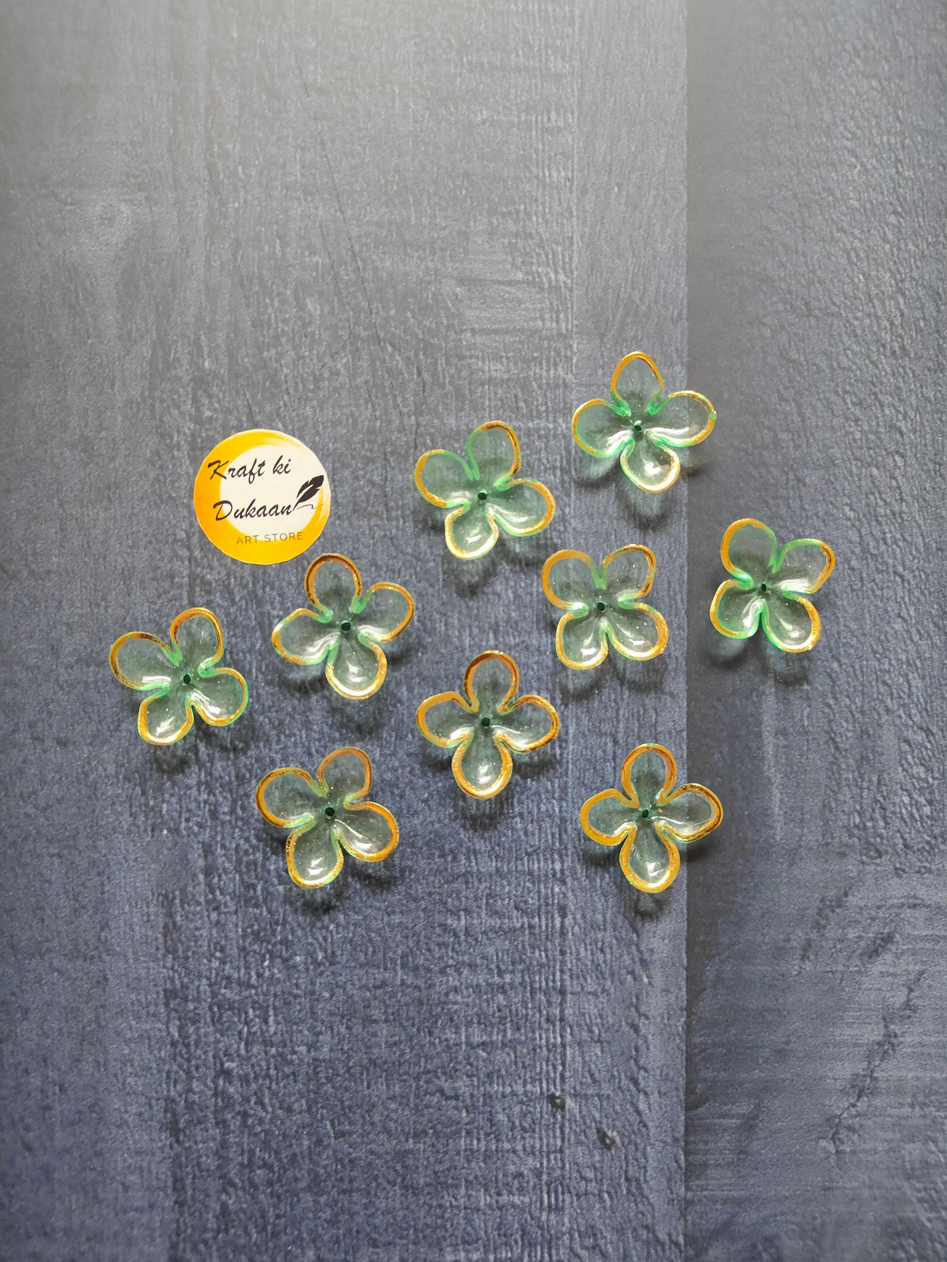 Green flower beads with yellow edging, scattered on surface