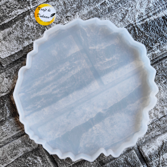 Kraft ki Dukaan agate round resin mould with scalloped edges on textured gray surface