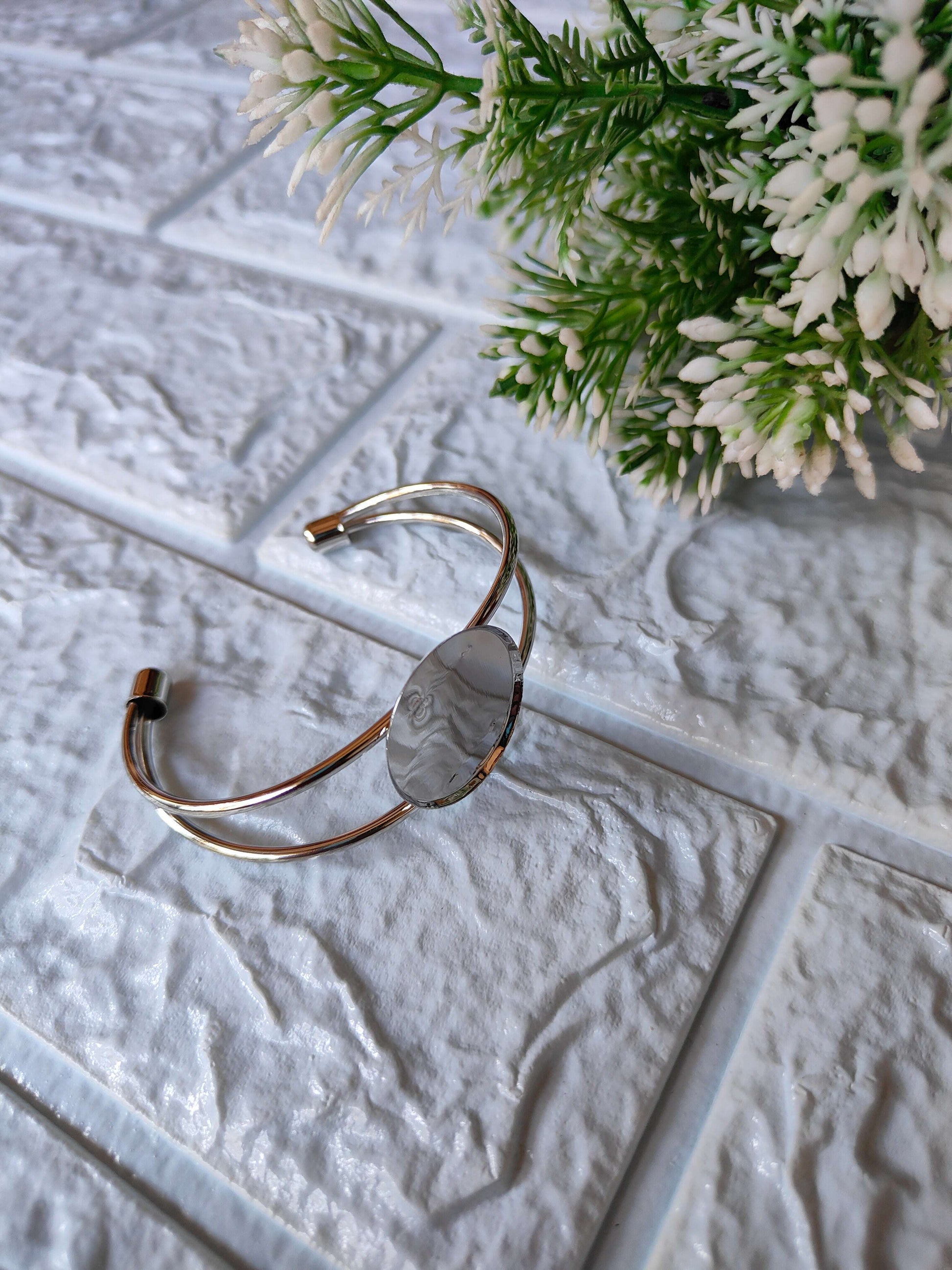 designer-resin-bracelet-silver-oval-marble-pattern