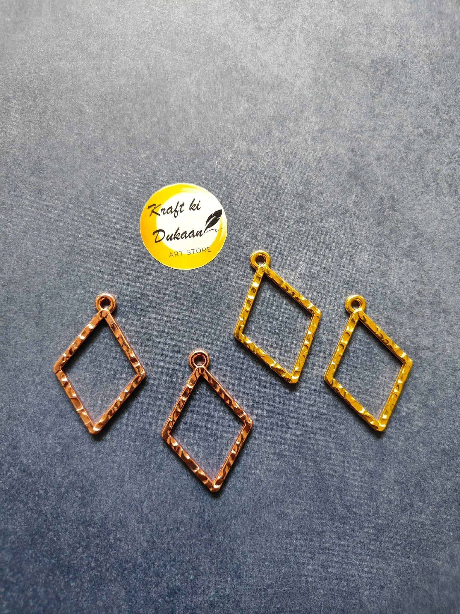 Rose-gold square bezel pendant set: 5 diamond-cut frames with top loop