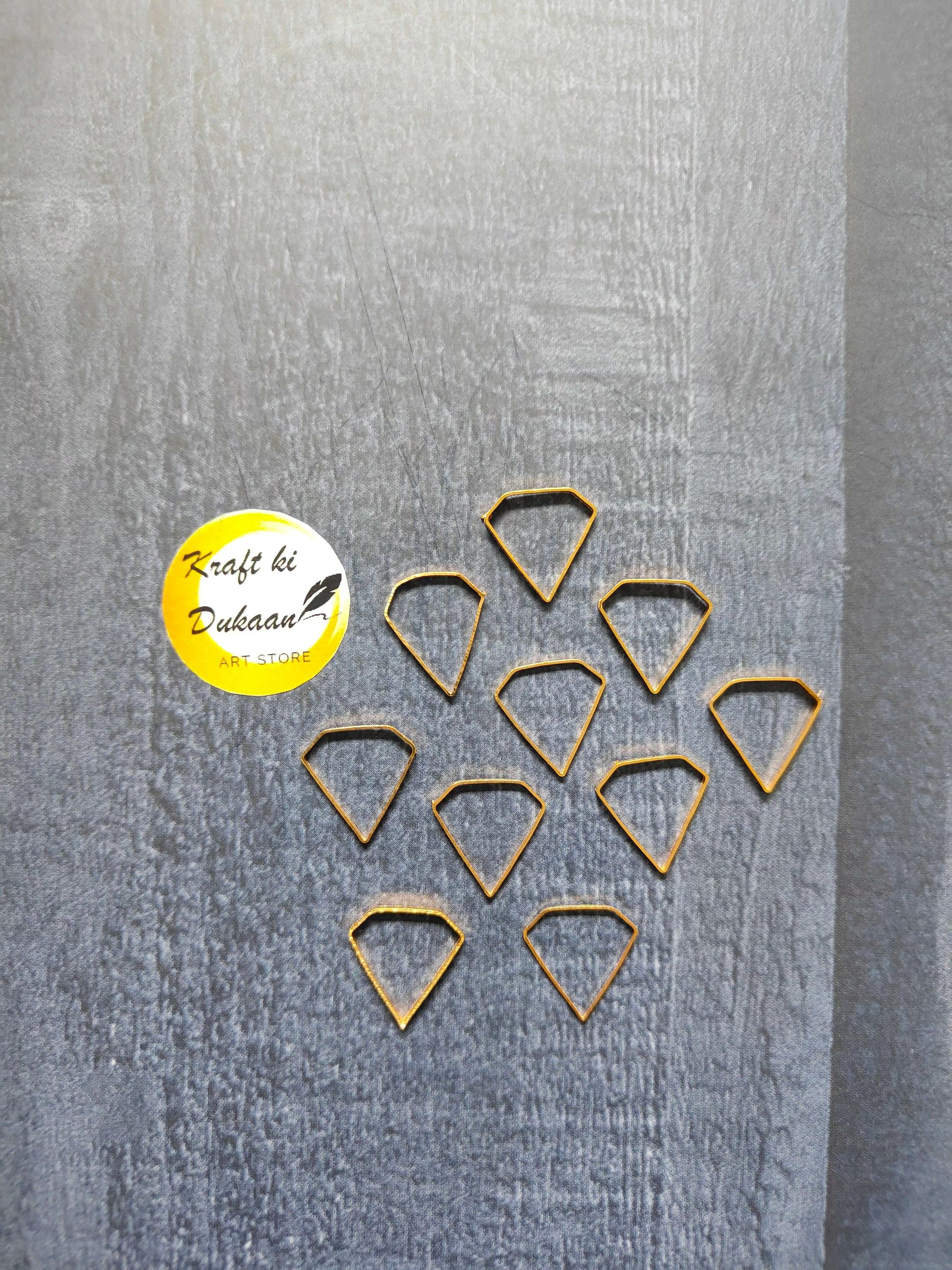 diamond-shaped-resin-bezels-gold-10-piece-set