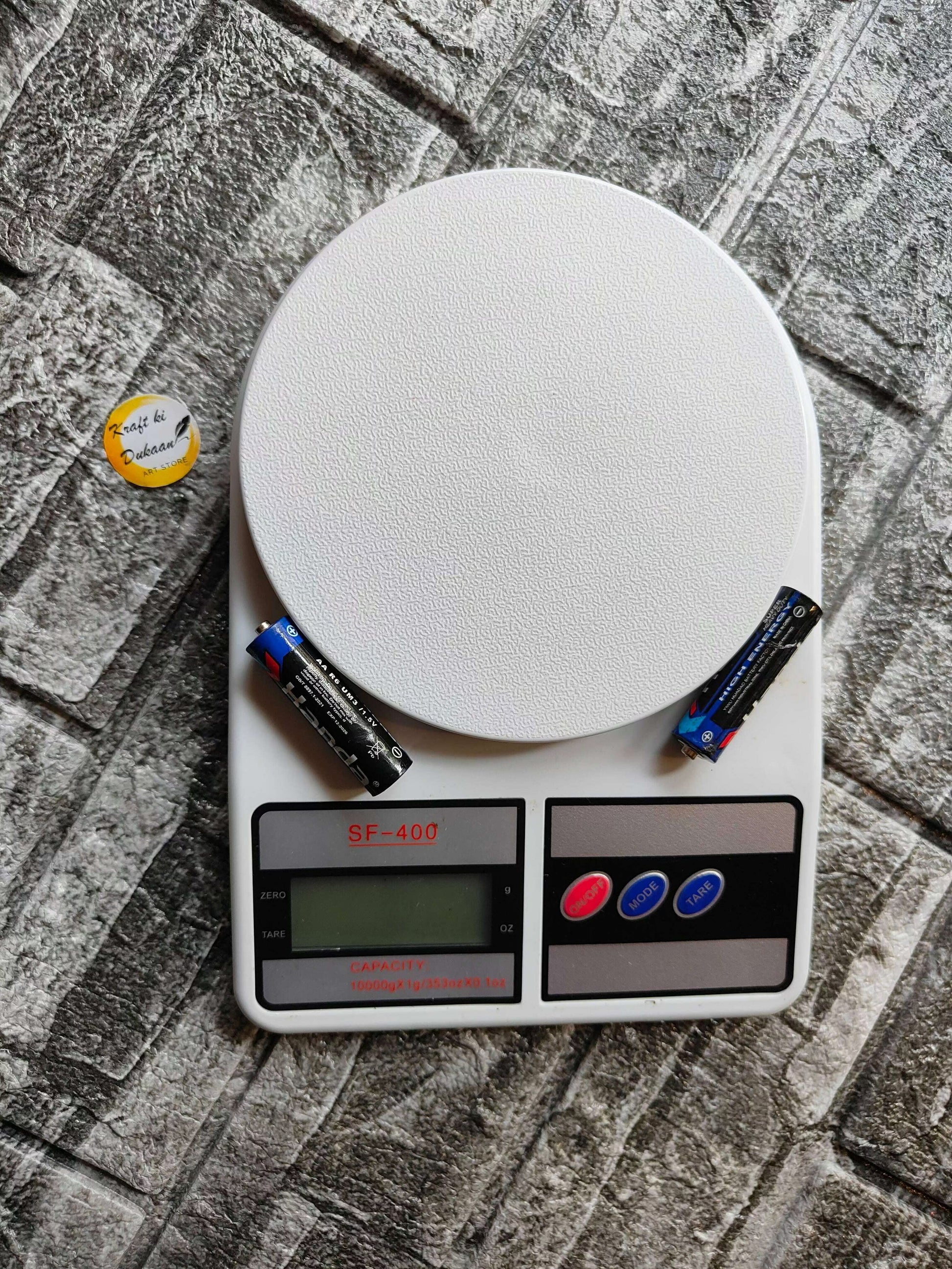 digital-weighing-scale-for-resin-art-sf-400-batteries-on-scale