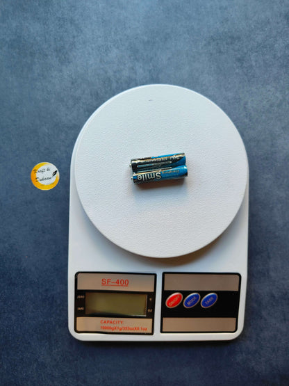 digital-weighing-scale-for-resin-art-sf-400-batteries-on-white